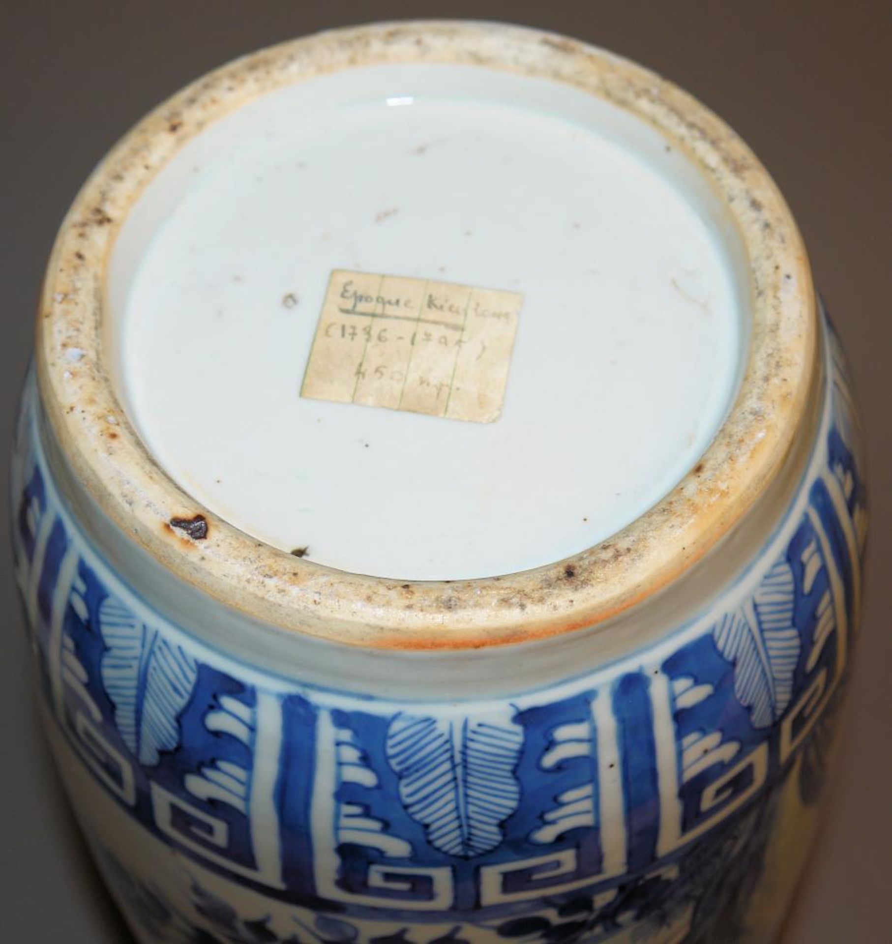 Große Blauweiß-Rouleauvase mit Elsternpaar, späte Qing-Zeit, China 19. Jh. Porzellanvase, bemalt mit - Image 3 of 3