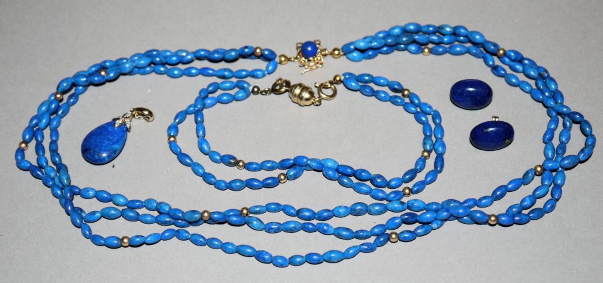 Lapizlazuli-Collier, -Armband, Ohrstecker und Clip-Anhänger, Gold 14/ 10kt Gelbgold-Schliessen und