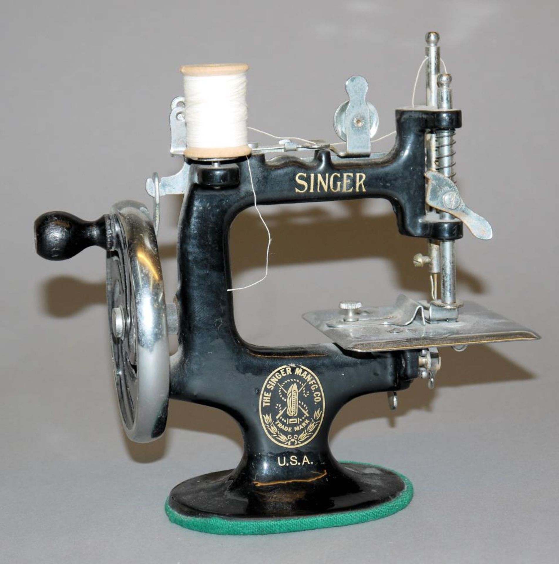 Kindernähmaschine von Singer, USA um 1910 Funktionsfähige Nähmaschine, Mod. Nr. 20, Gusseisen und