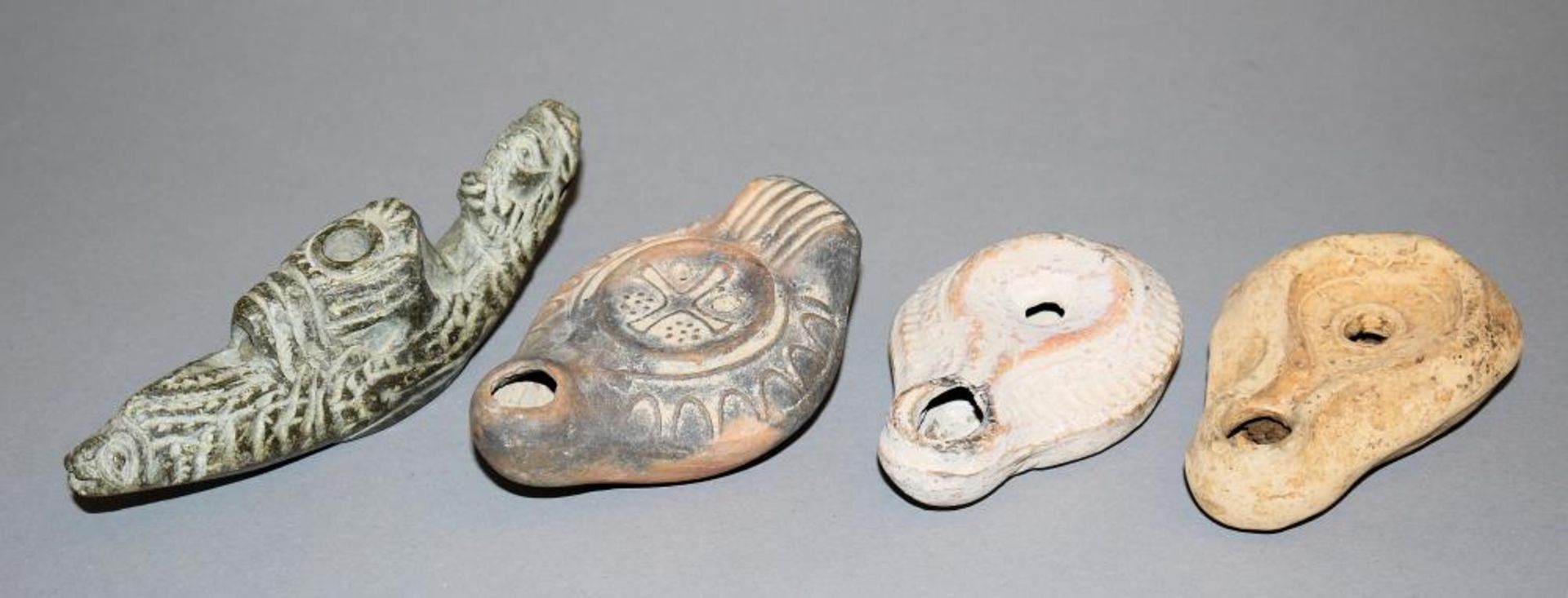 Drei Öllampen aus Ton, spätrömisch-byzantinisch, 3.-6.Jh., östlicher Mittelmeerraum/ Levante &
