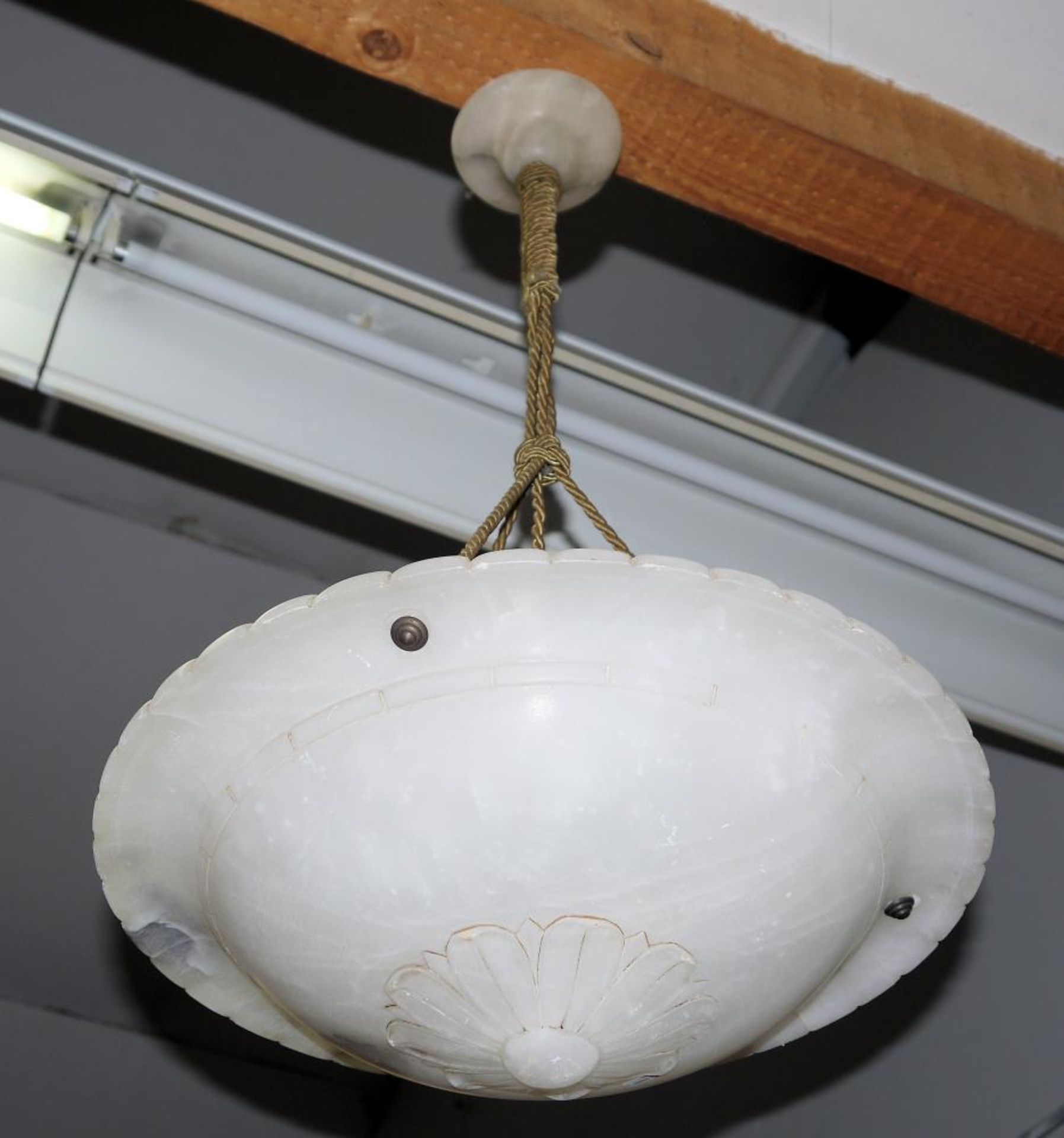 Schalenlampe aus Alabaster um 1900 Deckenlampe aus Alabaster mit schöner Lichtwirkung durch