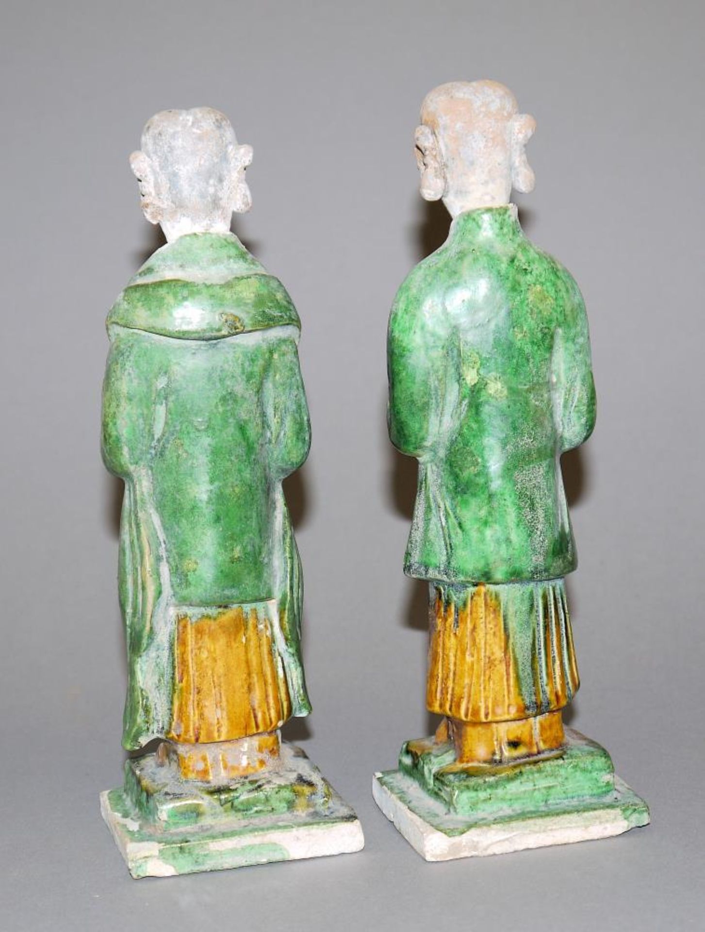 Paar Mingqi-Figuren aus Sancai-Keramik, Ming-Zeit, China ca. 14. – 16. Jh. Zwei weibliche - Image 2 of 2