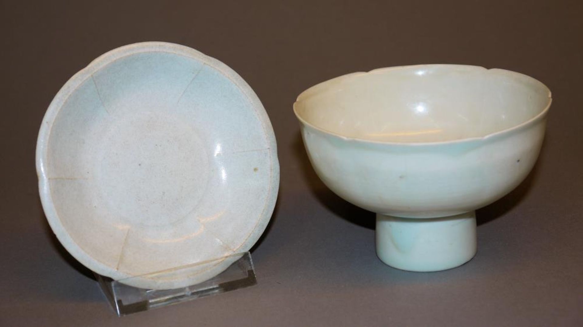 Zwei Yingxing-Schalen der Südl. Song-Dynastie, China 12./13. Jh. Zwei Porzellanschalen mit fast