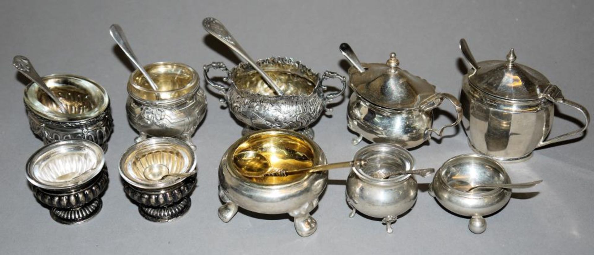 Zehn silberne Salièren, ca. 1830 – 1930 Sammlung von 10 Gewürzschälchen in 800er bis 925er Silber,