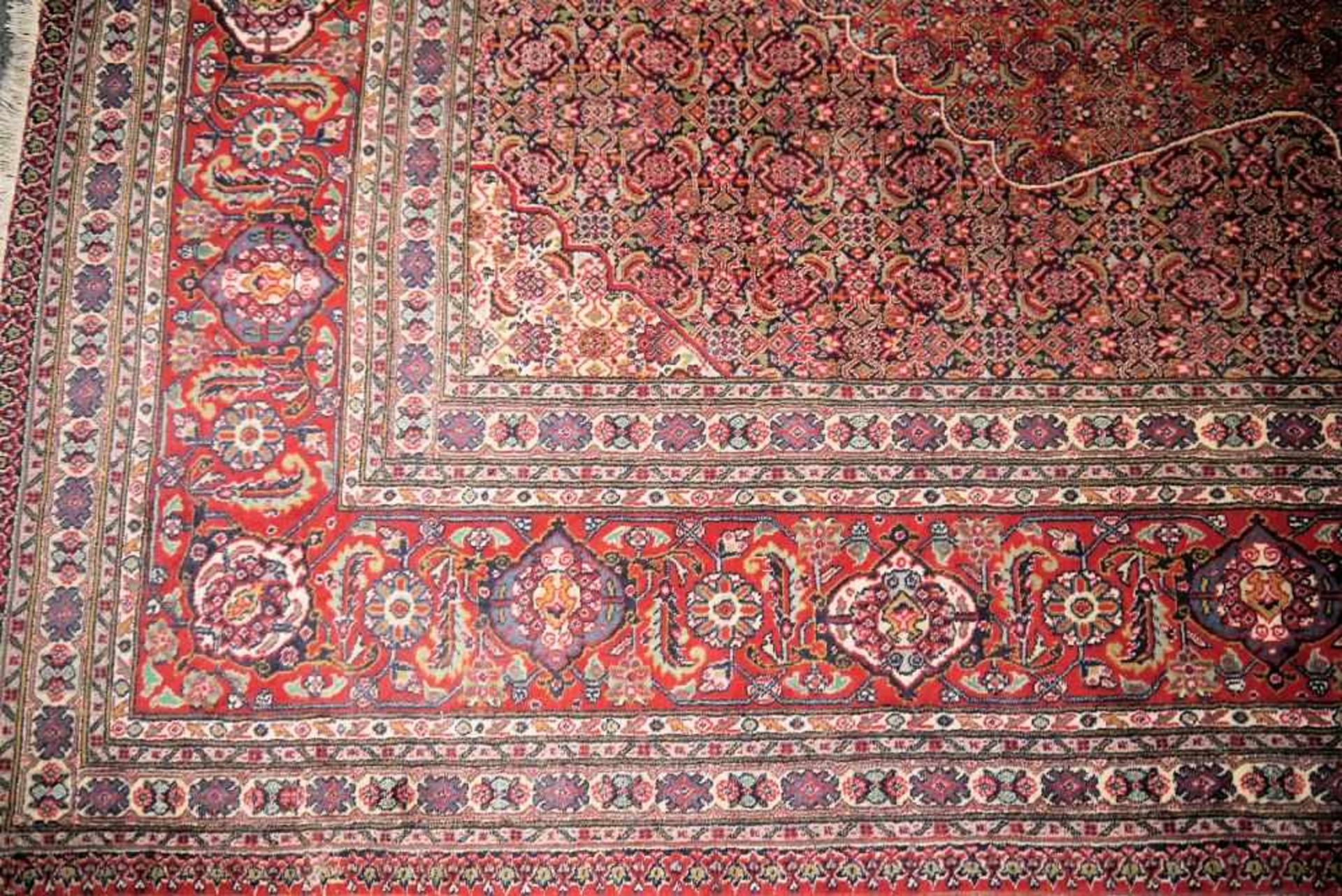 Großer Orientteppich Bidjar, Persien Teppich mit reichem Gartenmuster in Rottönen, Wolle auf - Bild 3 aus 4
