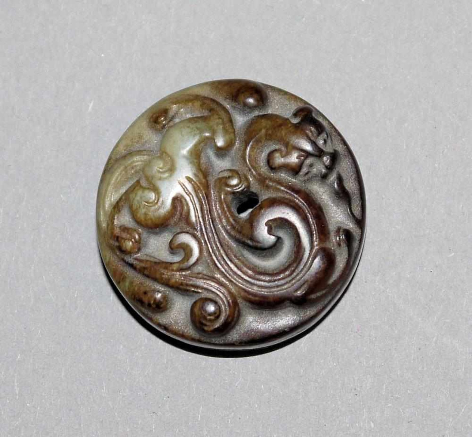 Kleine Bi Scheibe Mit Pixiu Chimare Aus Jade Zeit Der Streitenden Reiche Oder Han China 3 Jh