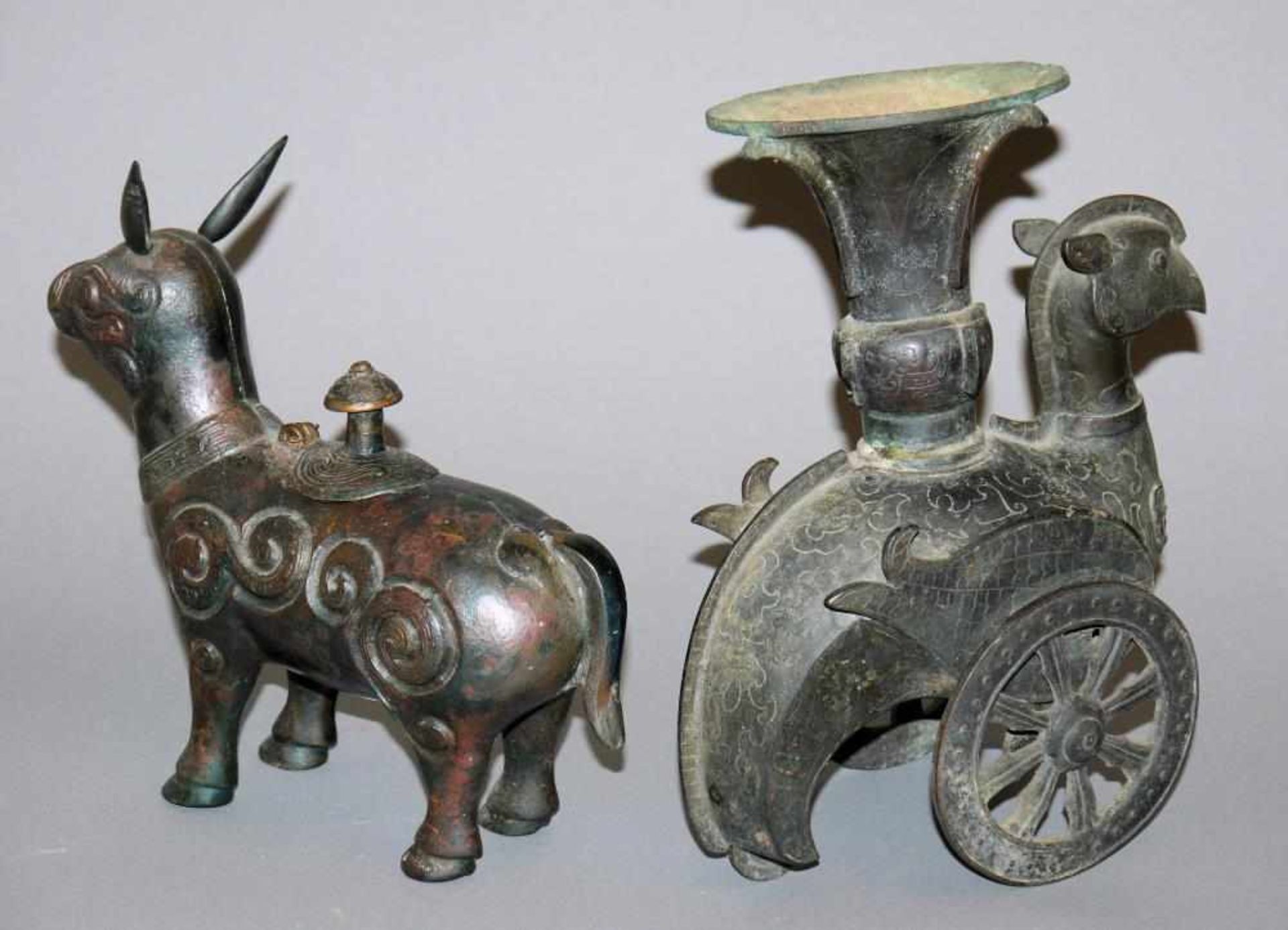 Zwei archaisierende „Zun“, Bronzegefäße in Tierform, späte Qing-Zeit, China 19. Jh. Ursprünglich - Image 2 of 2