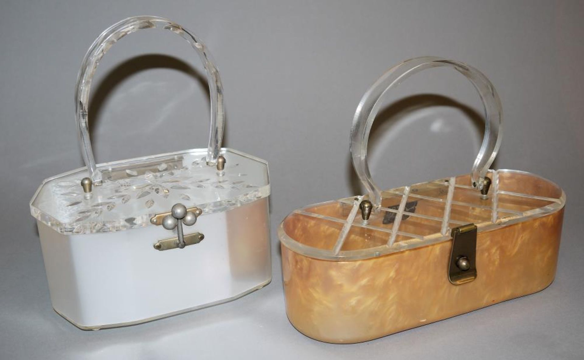 Zwei Plexiglas-Taschen sog. „Lucite Purses“ Charles S. Kahn, Miami & Janet David, Miami, USA, 1950er