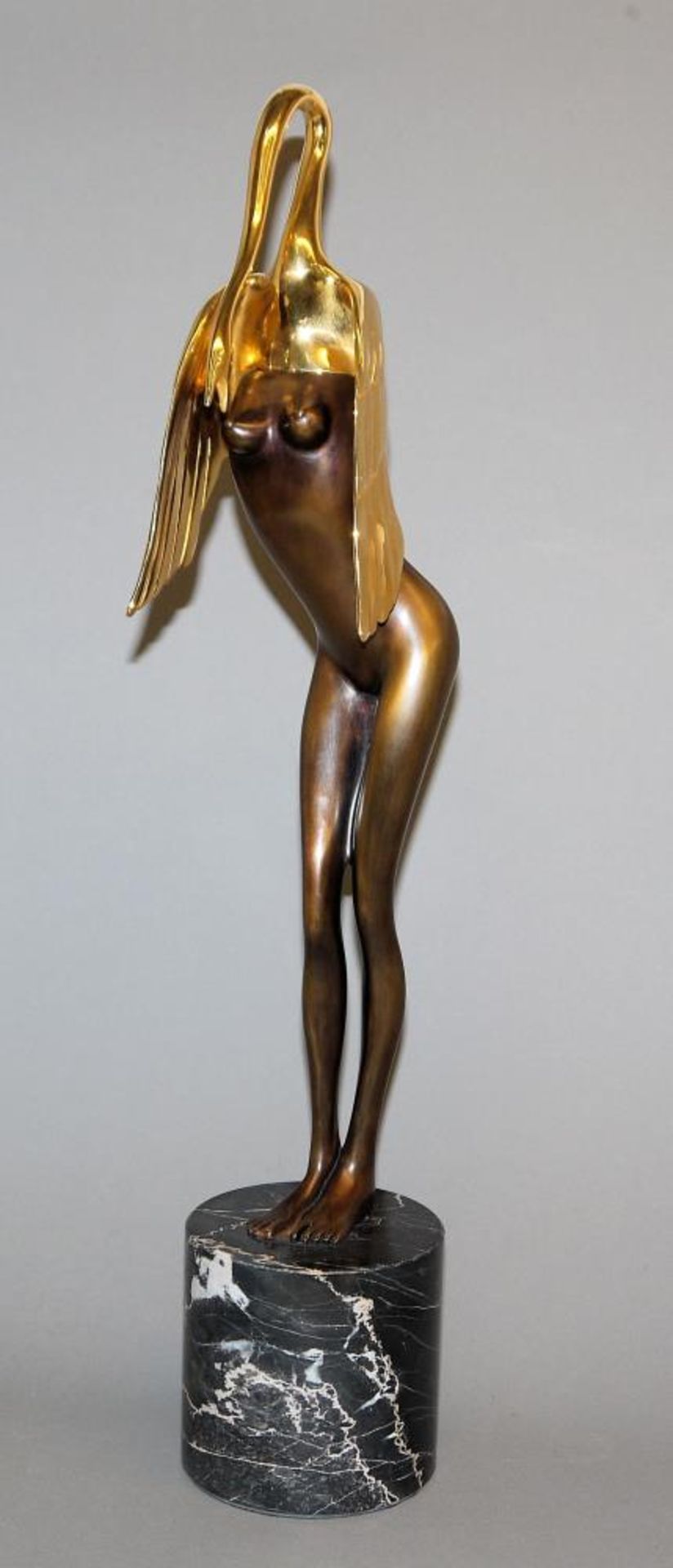 Bruno Bruni, Bronzeplastik „Leda col Cigno“ Bruno Bruni, *1935, Stehender Akt mit Schwanenkopf,