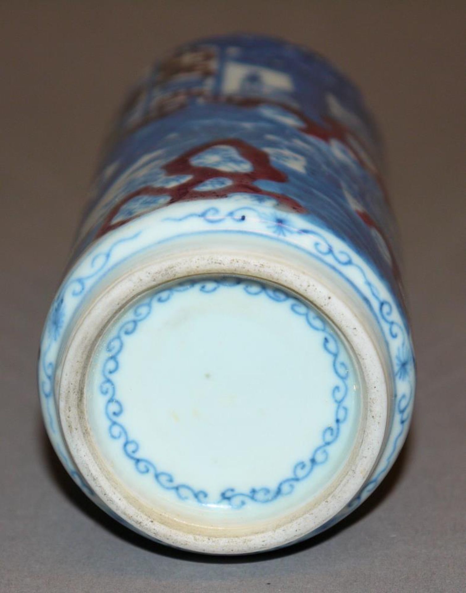 Tisch-Snuffbottle aus Blauweiß-Porzellan, späte Qing-Zeit, China 19. Jh. Zylinderflasche mit - Image 3 of 3