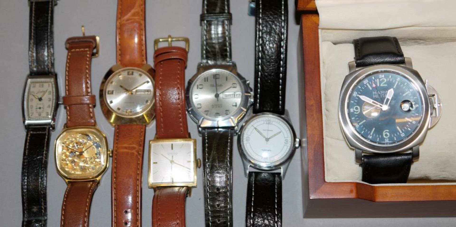 Sieben sammelwürdige Armbanduhren mit mechanischen Werken Marina Militare, Automatic-Herrenuhr,