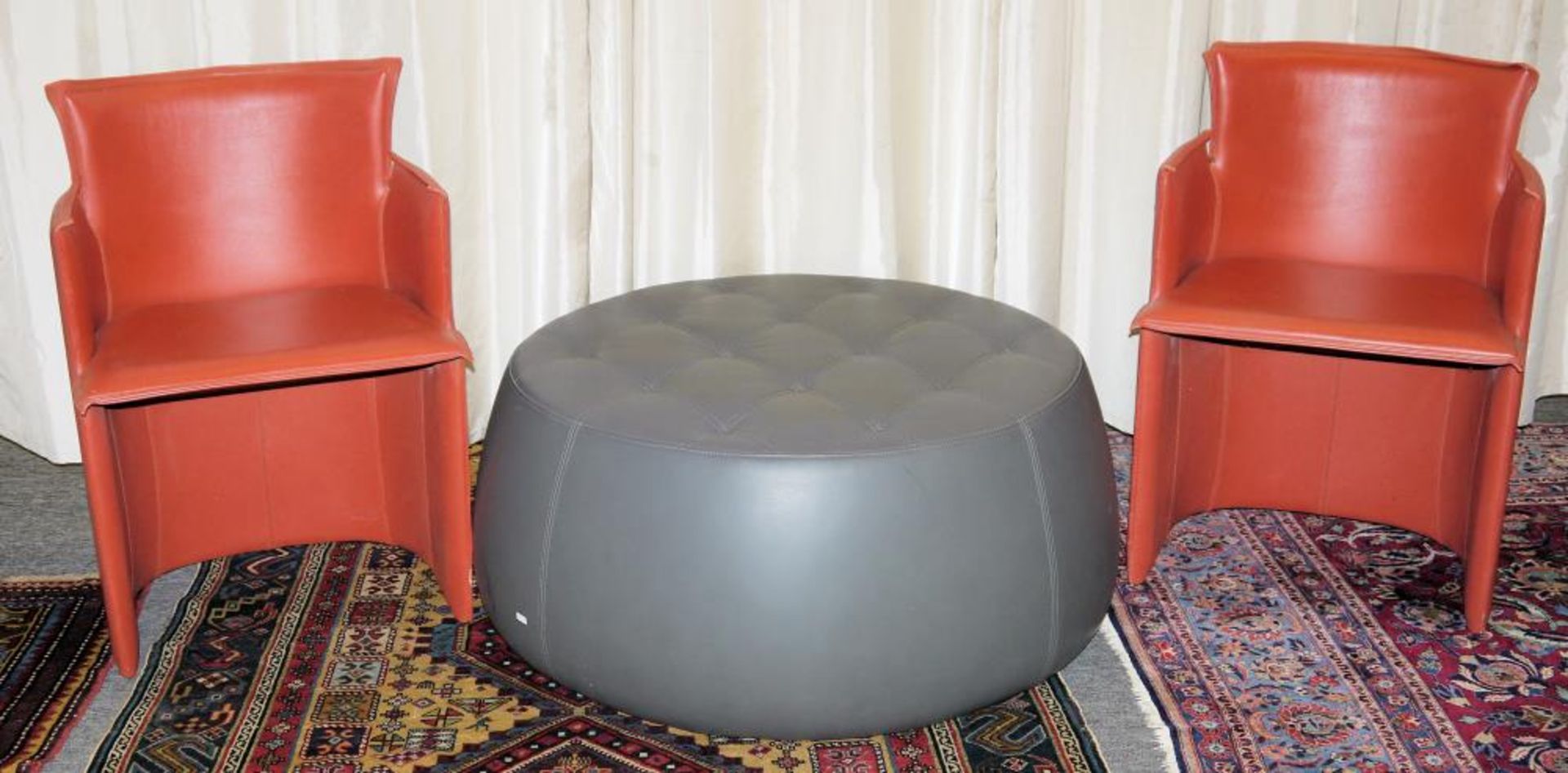 Middle Bob Hocker von Signet & paar Designer-Lehnstühle, Italien Runder Sitz-Pouf, anthrazitfarbenes