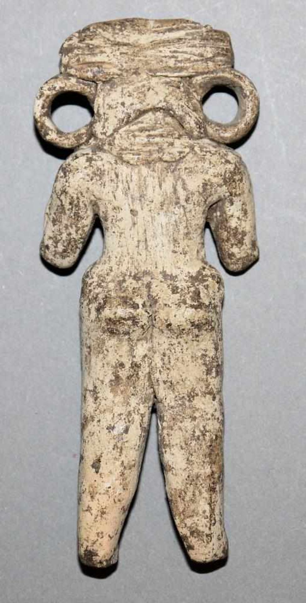 Terracotta-Figur einer „Hübschen Dame“, wohl Chupicuaro-Kultur, Mexiko ca. 4.-1. Jh. v. Chr. - Bild 2 aus 2