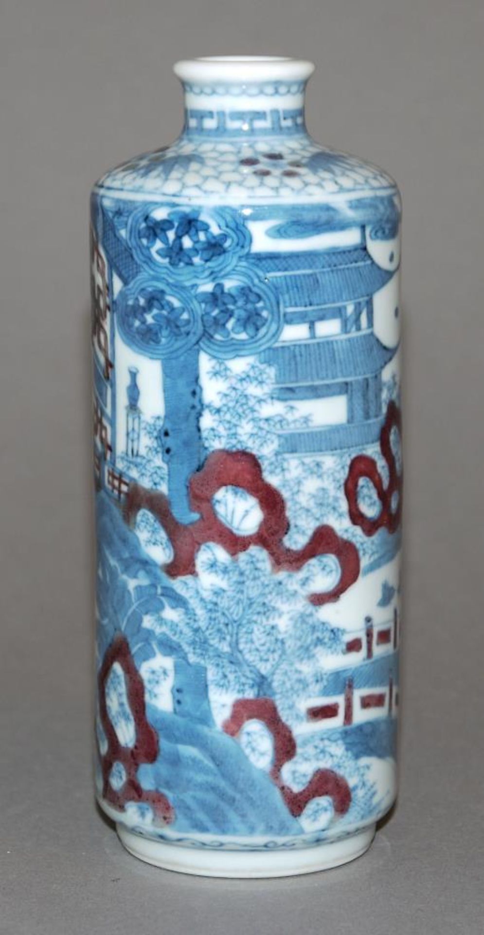 Tisch-Snuffbottle aus Blauweiß-Porzellan, späte Qing-Zeit, China 19. Jh. Zylinderflasche mit - Image 2 of 3