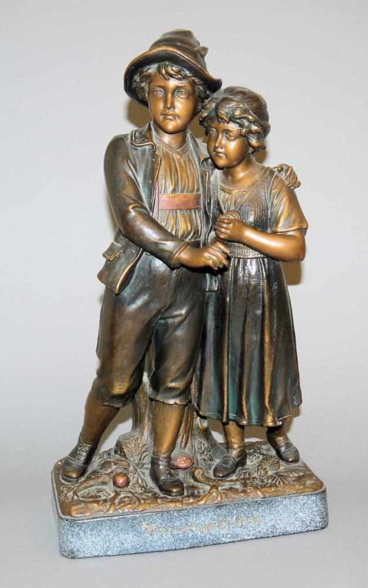 „Hänsel und Gretel“, bronzierte Keramikplastik um 1900 Das Geschwisterpaar aus Grimms Märchen,