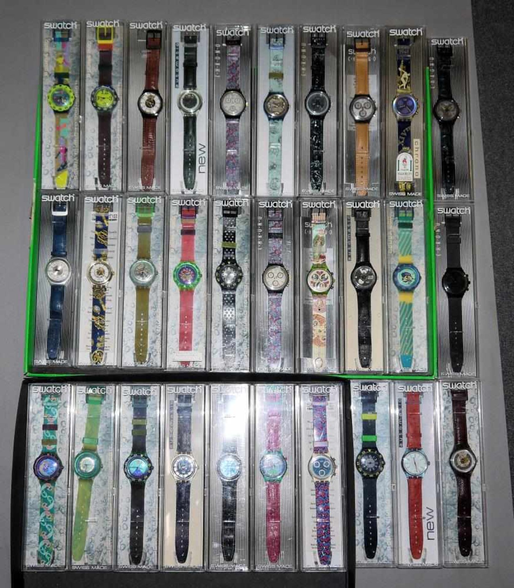 Sammlung von 30 Swatch-Uhren: Scuba Diving, Automatic, Chronos u.a. Alle in Original-Verpackungen