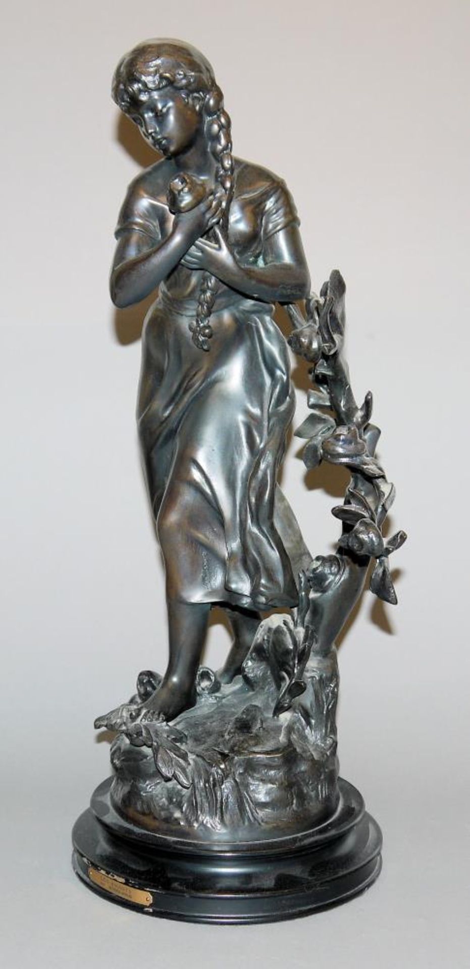 Mathurin Moreau, „les amants“, große Bronzeplastik einer jungen Frau, postumer Guss nach Erstguss um