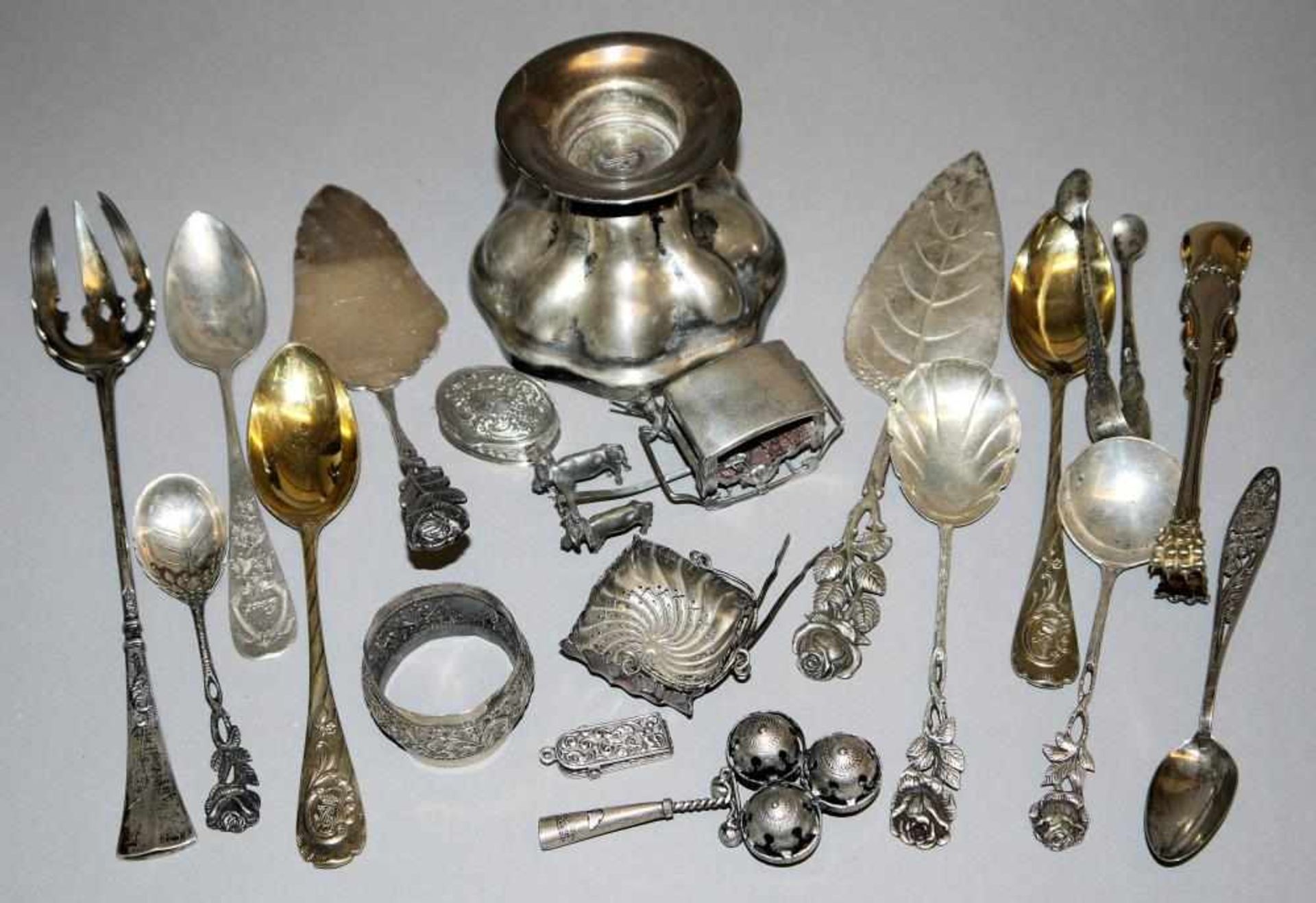 Sammlung Silber-Bestecke und Tisch- und Kleinsilber, 19. Jh./um 1900 800er Silber, Paar Löffel,