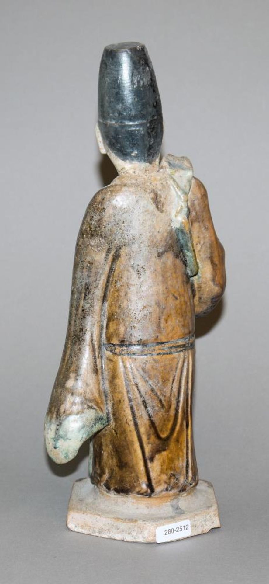 Mingqi-Figur in Sancai-Keramik, Ming-Zeit, China, ca. 15.-16. Jh. Grabfigur eines Musikers mit hoher - Image 2 of 3