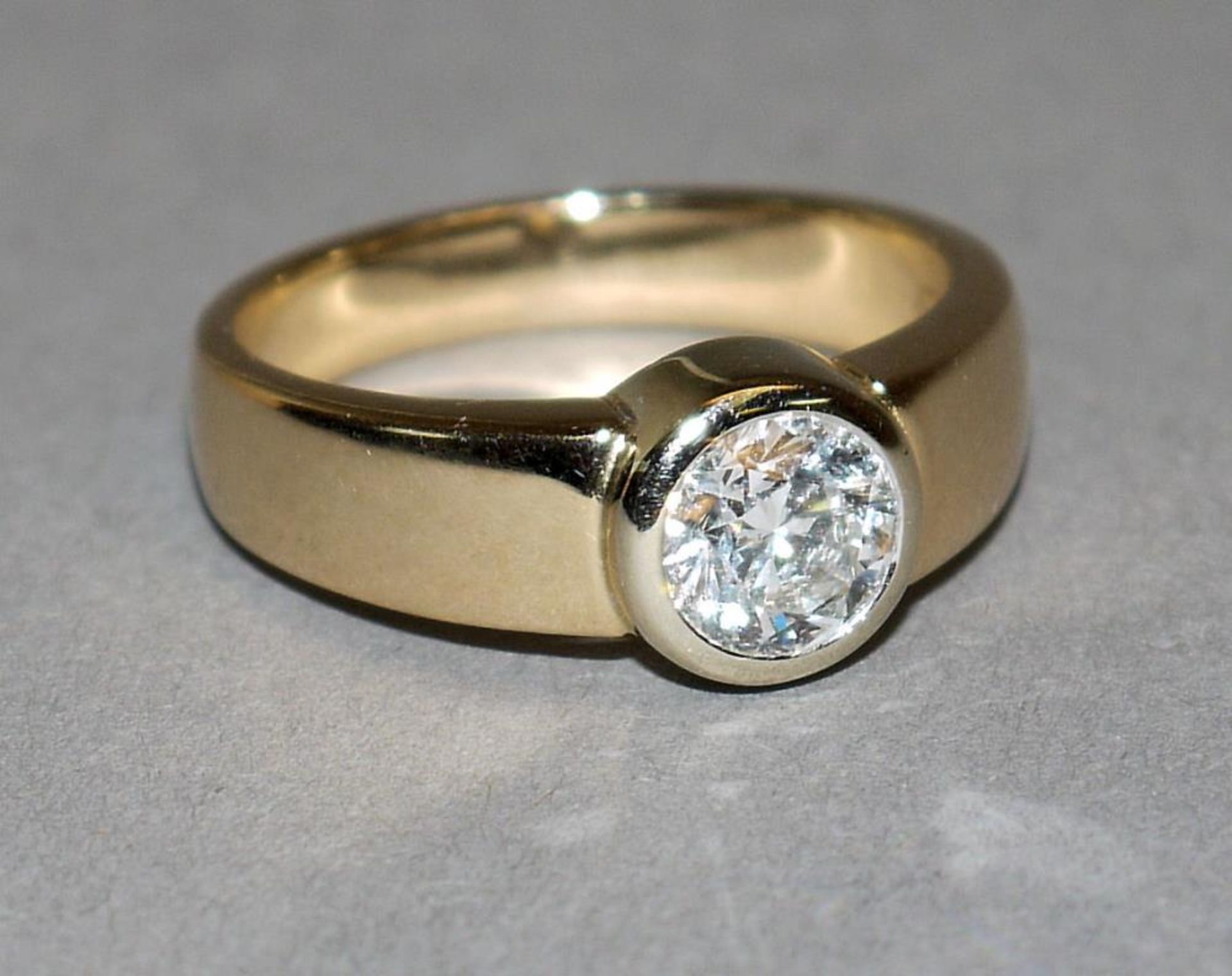 Brillant-Solitaire, ca. 1,00 ct, Gold 14kt Gelbgold, besetzt mit einem Brillant von ca. 1,00 ct w/