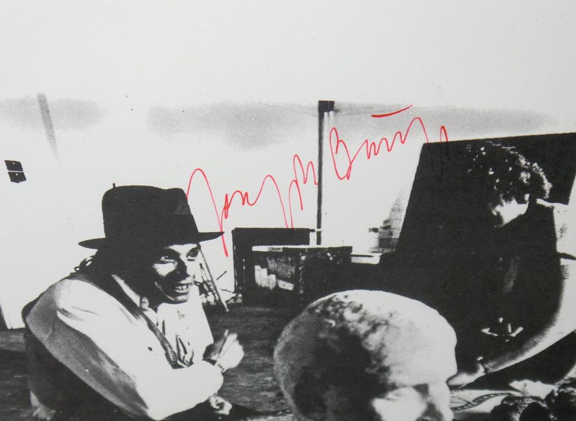 Joseph Beuys, Selbstbildnis mit Hut, sign. Farboffsetlithographie, gerahmt Joseph Beuys, 1921 - - Image 2 of 2