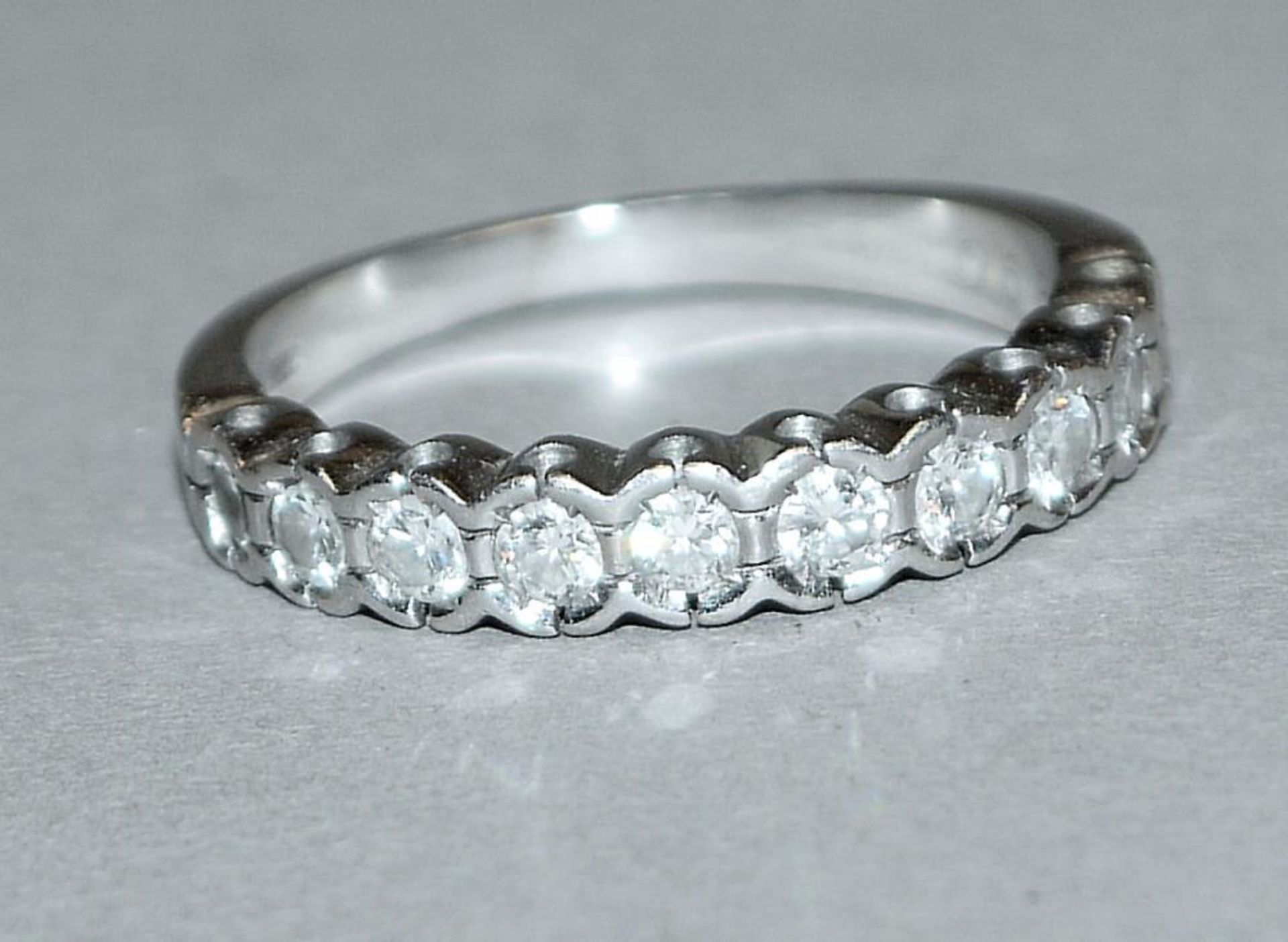 Brillantring, Platin 850er Platin, Alliance-Ring, besetzt mit 10 Brillanten von zus. 0,50-0,60 ct,