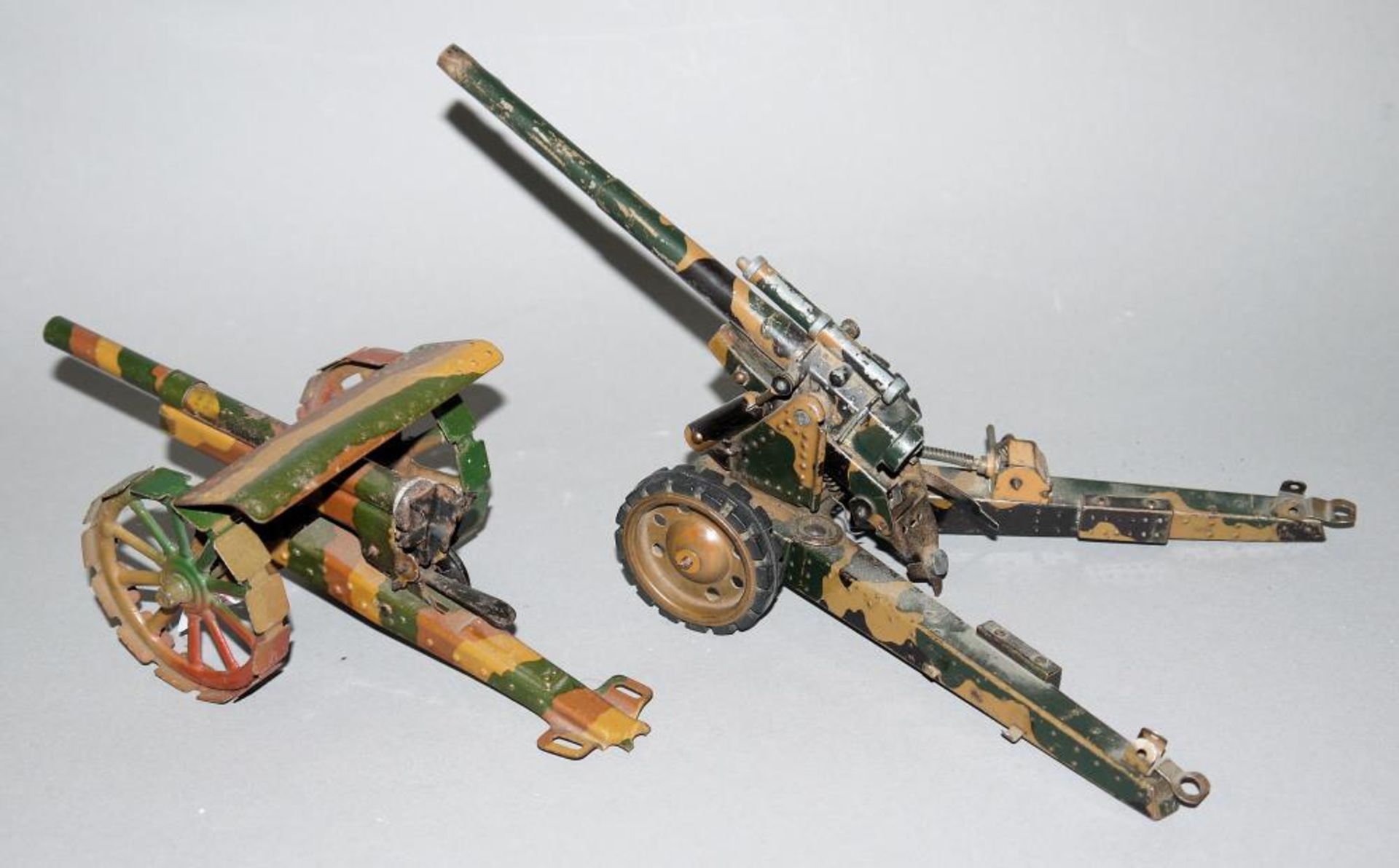 Spielzeug-Kanone WK II, Märklin & Spielzeug-Kanone Tipco Blech, lackiert, mit Zündblättchen - Bild 2 aus 2