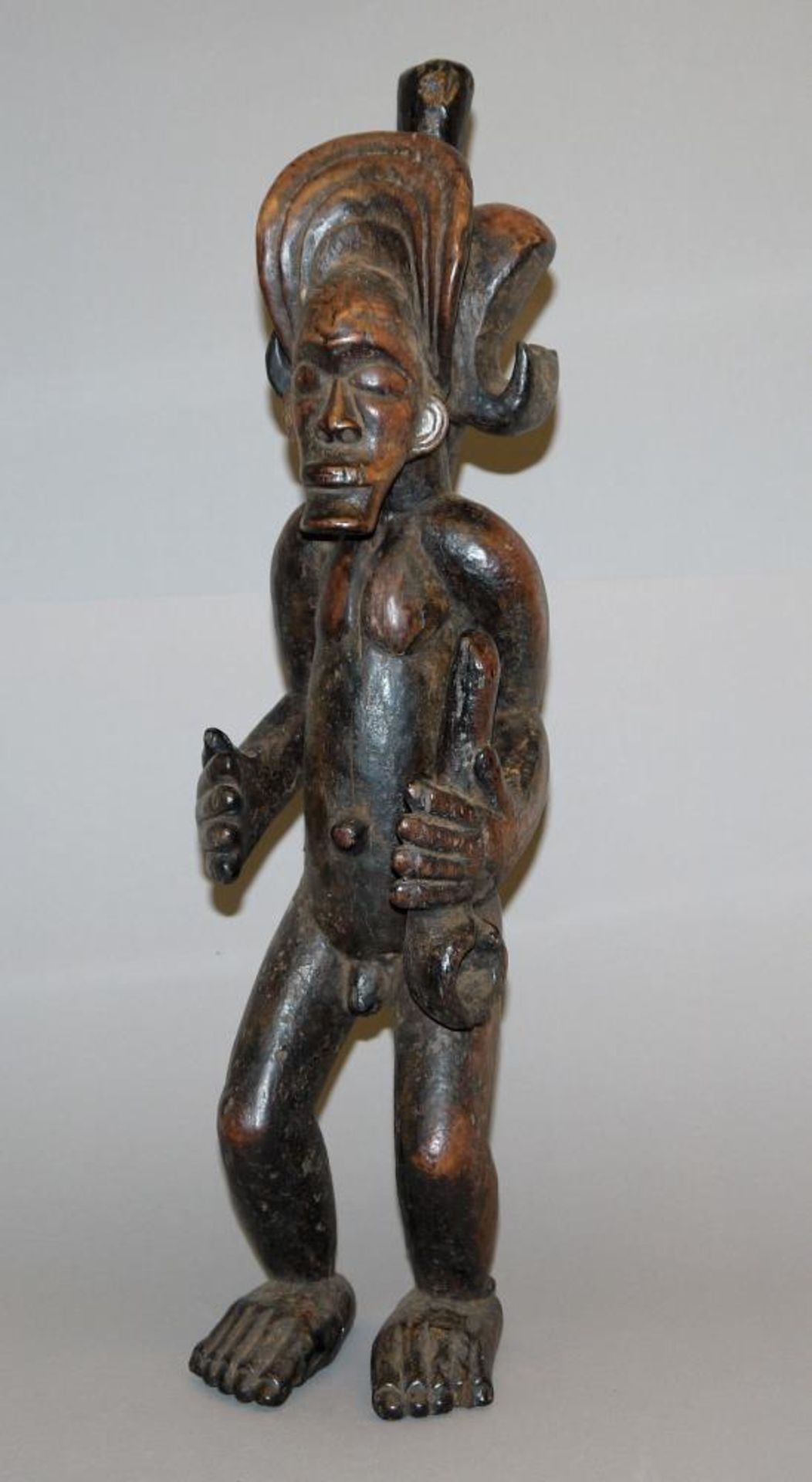 Häuptlingsfigur der Chokwe, Angola „Chibinda Ilunga“, der mythische Jäger, unbekleidet stehende