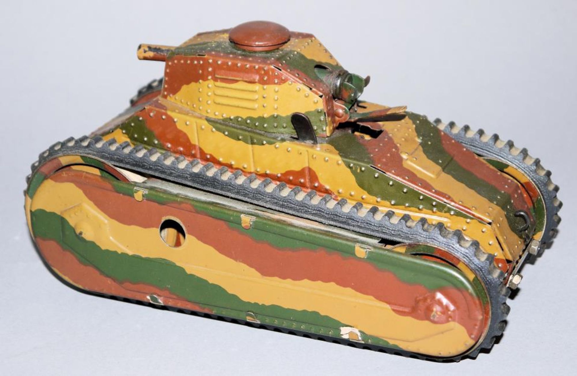 Seltener Spielzeugpanzer WK II Märklin Blech, lackiert, mit Kette, gemarkt, Federaufzug, Feder hat - Bild 2 aus 2