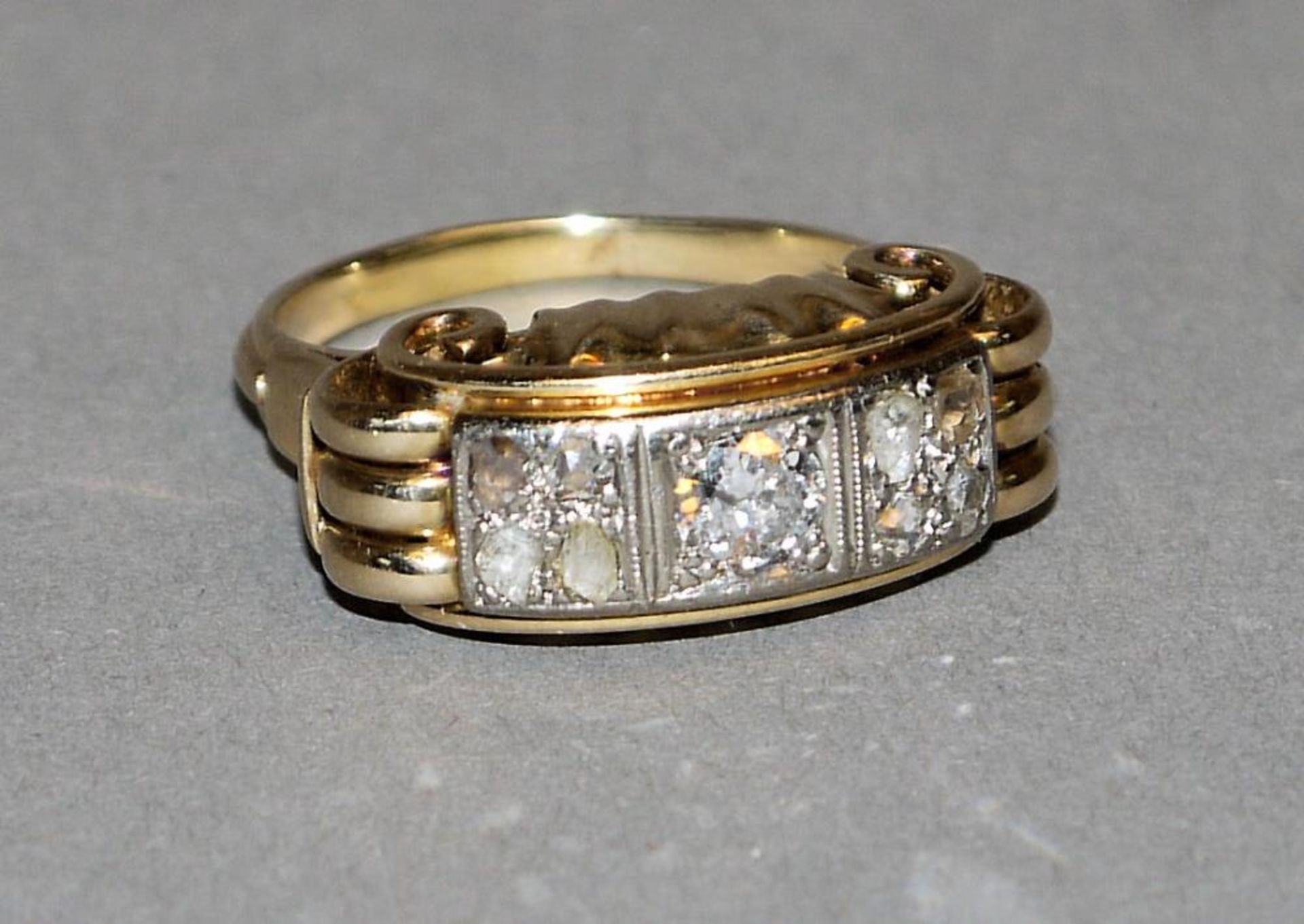 Diamantring, Gold, 1930er Jahre 14kt Gelbgold mit Platin, Fassung seitlich durchbrochen mit