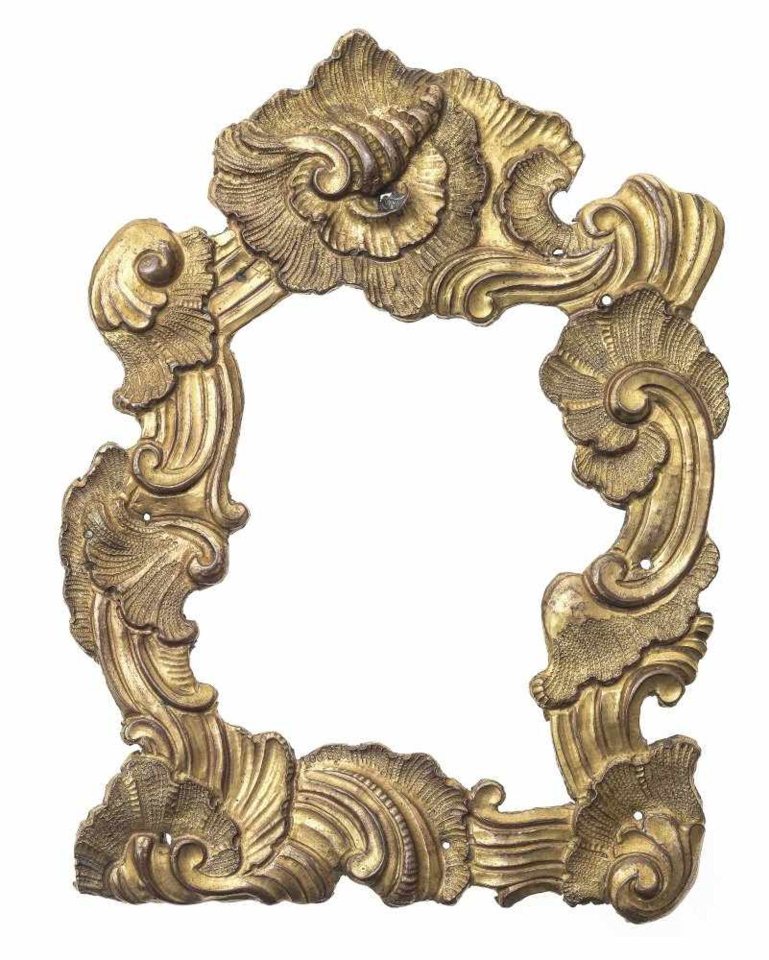 RähmchenSüddeutsch, um 1750. Kupfer, getrieben, vergoldet. Muscheldekor. Außenmaß 16 x 12 cm.