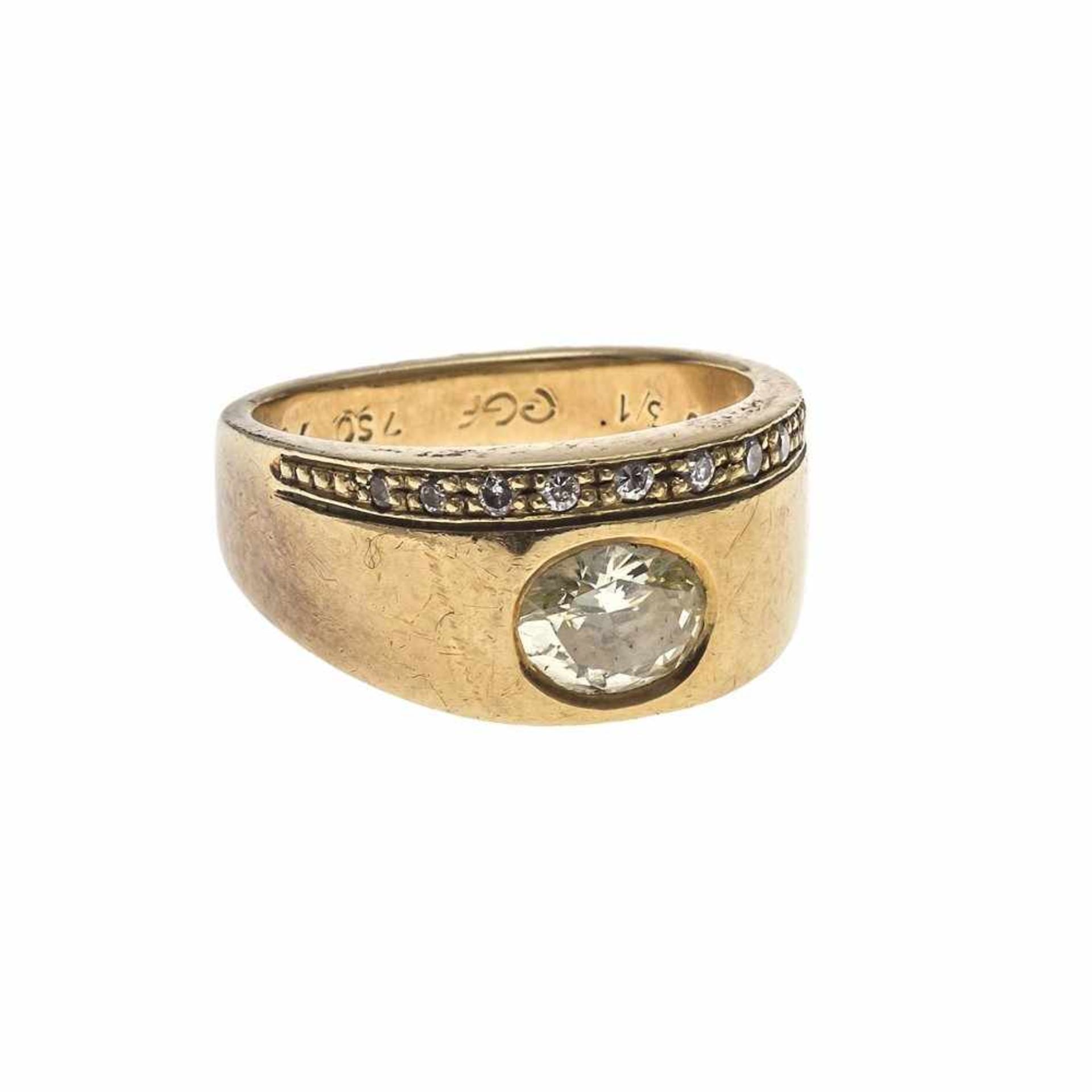 Ring18 K GG. Bandring mit zentralem, eingeriebenem Diamant (Farbe L-M), ca. 0,76 ct) und
