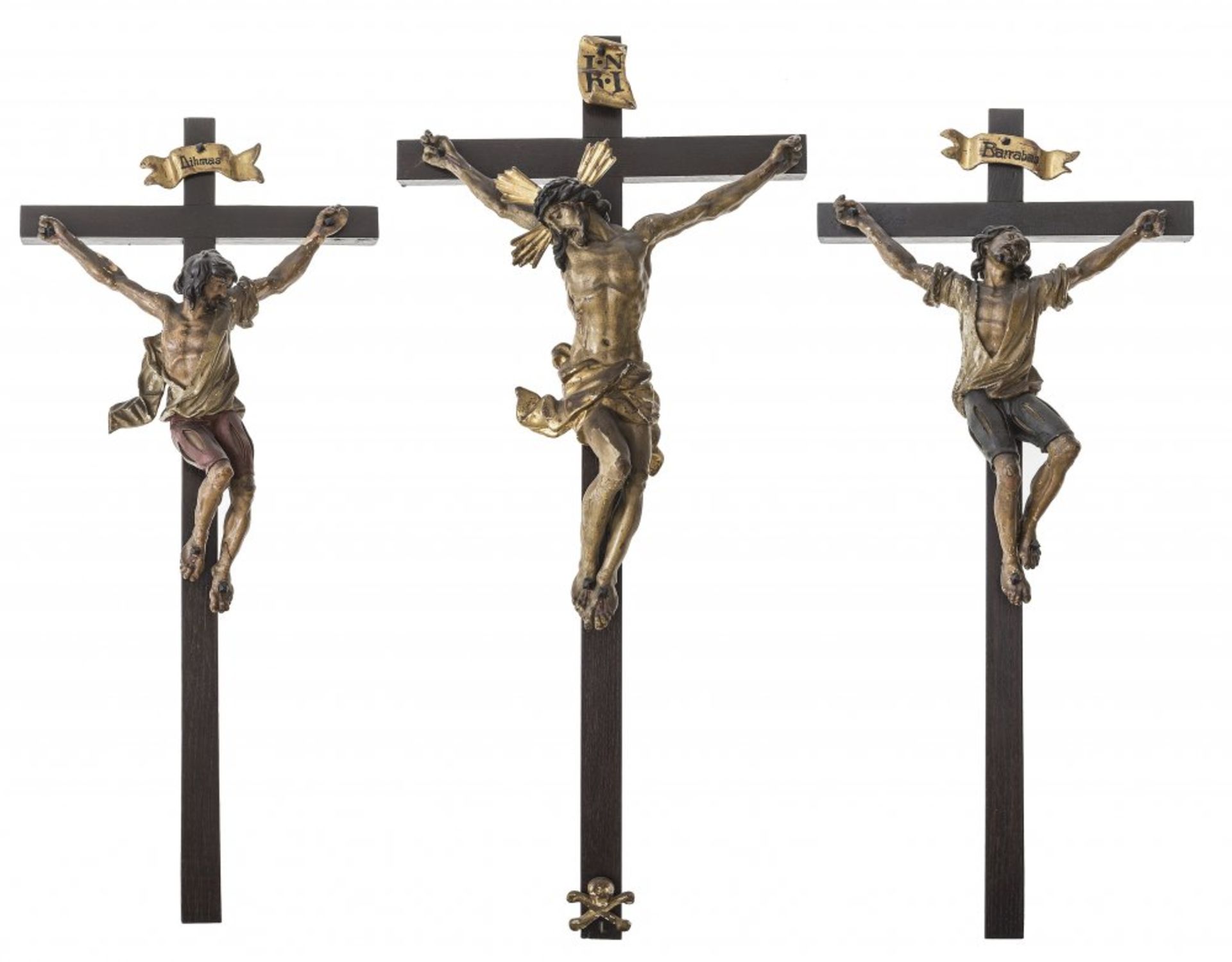 Christus am Kreuz mit SchächernSüddeutsch, 19. Jh. Übergangene Farbfassung. H., je ca. 69 cm. Best.,