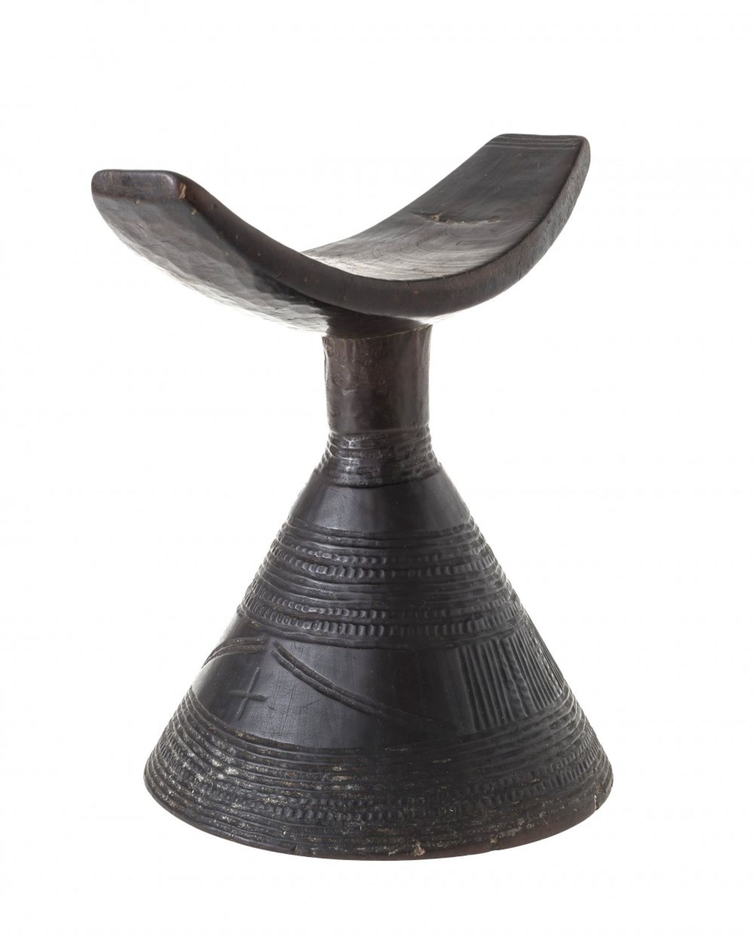 NackenstützeAmhara, Äthiopien. Holz, fein beschnitzt. H. 16 cm.A headrestAmhara, Ethiopia, H. 16