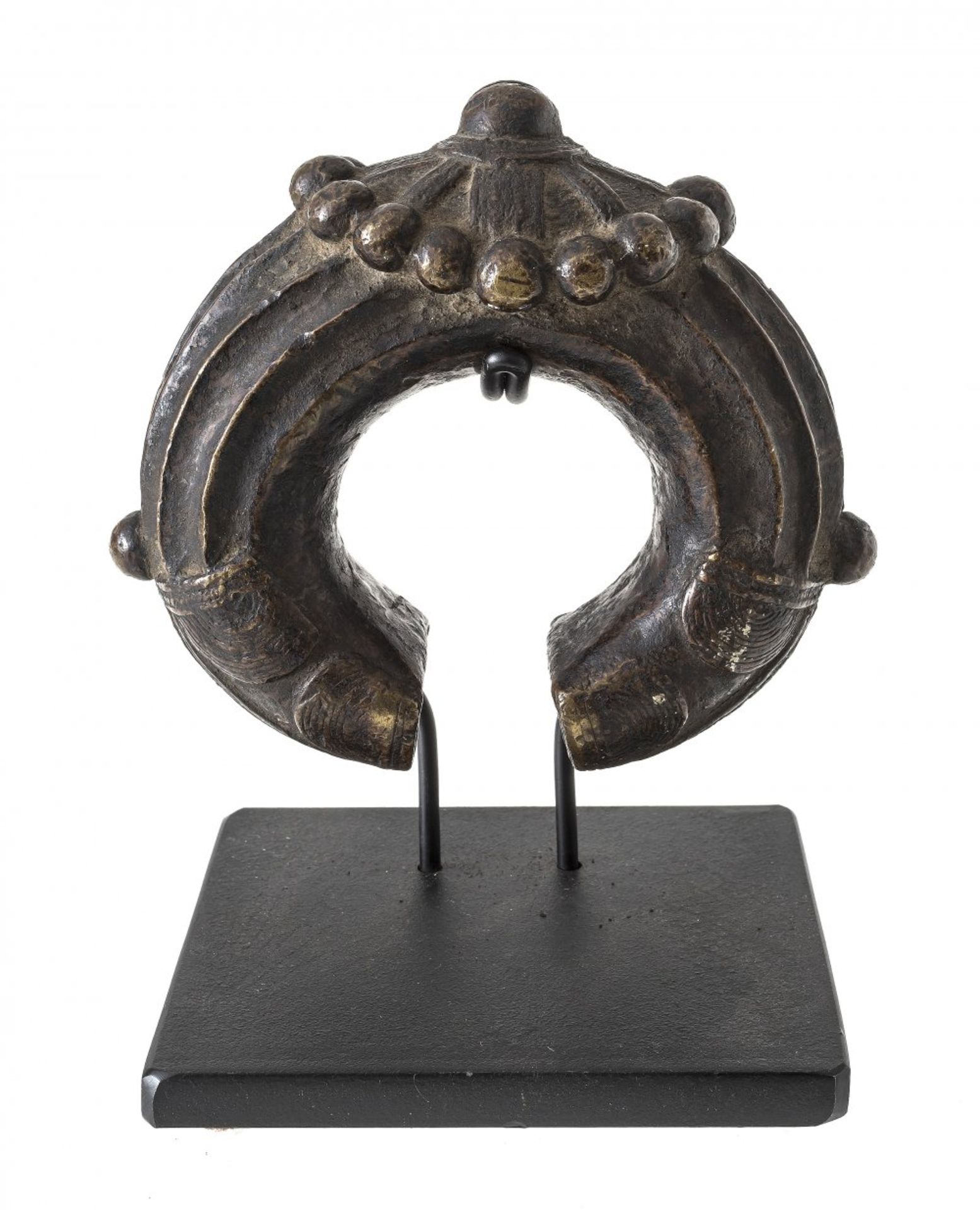 ArmspangeDan, Liberia. aus Bronze, auf Eisensockel. H. 11 cm.A braceletDan, Liberia Made of