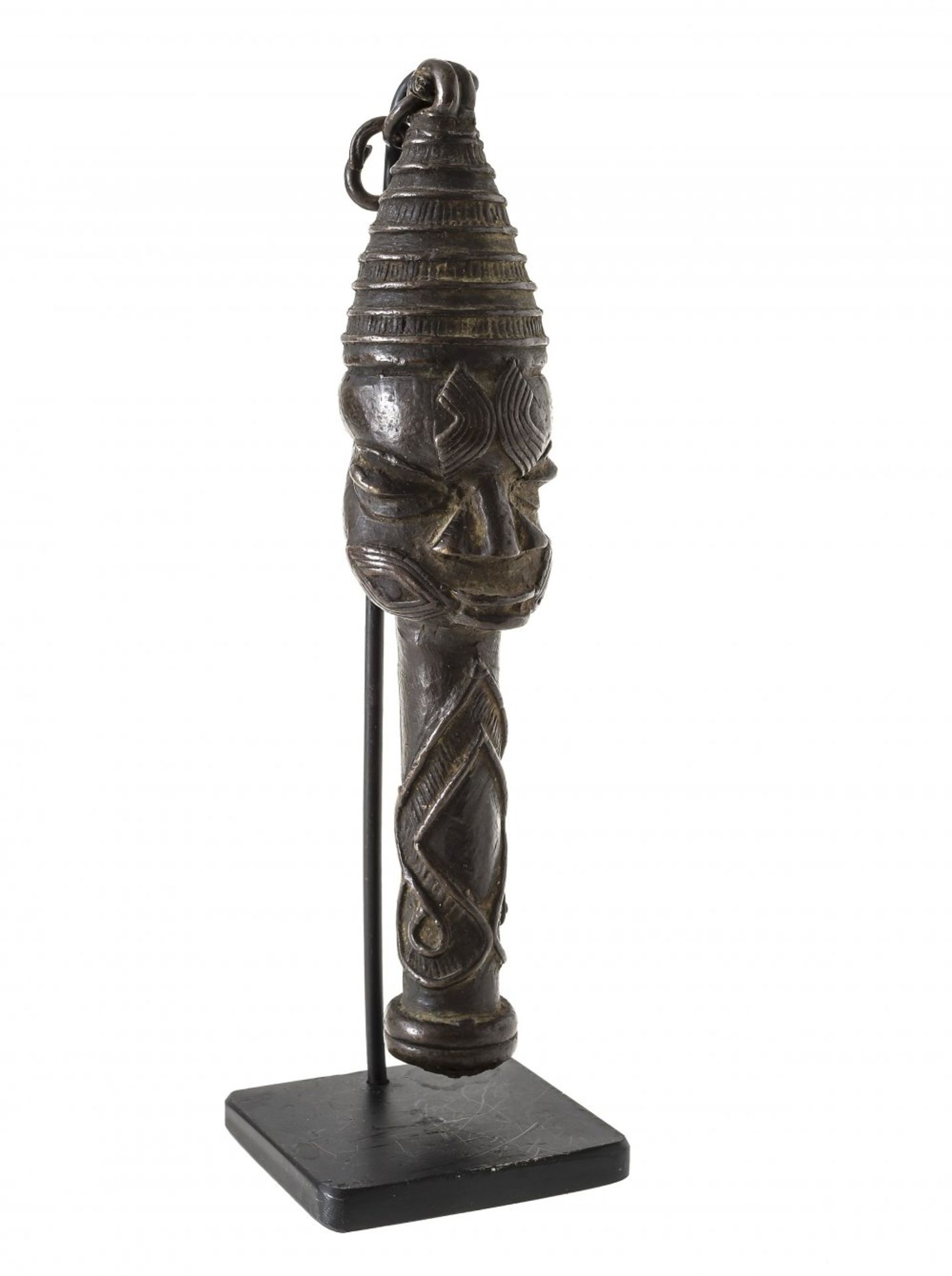 Ritual-Stab edan (klein)Yoruba, Nigeria. Bronze für Mitglieder des Ogboni-Geheimbundes. H. 14,5 cm.A