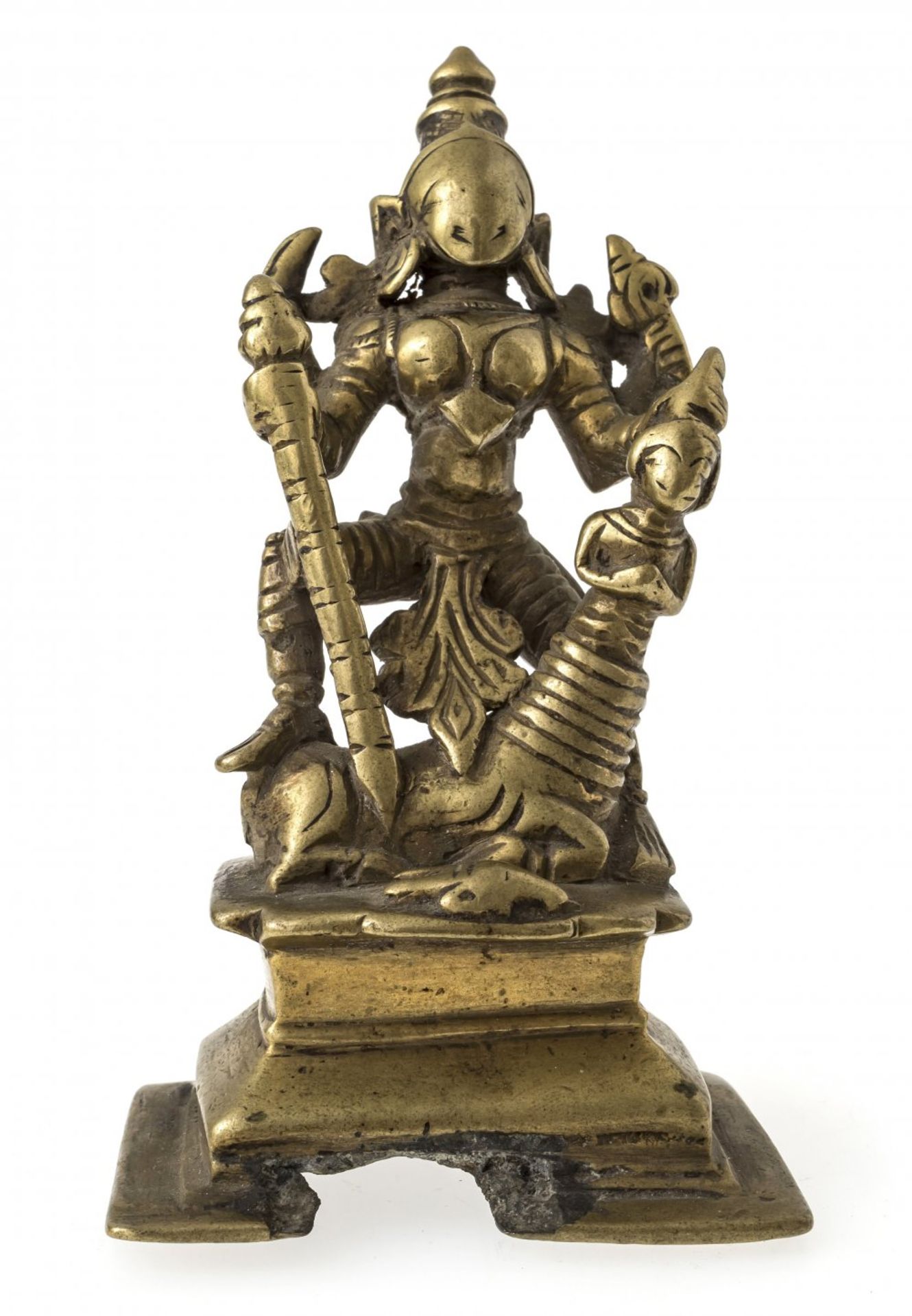 Jain-AltarIndien. Bronze. Auf einem Dämon stehehnd, mit Schwert. Besch., Baldachin fehlt. H. 11 cm.