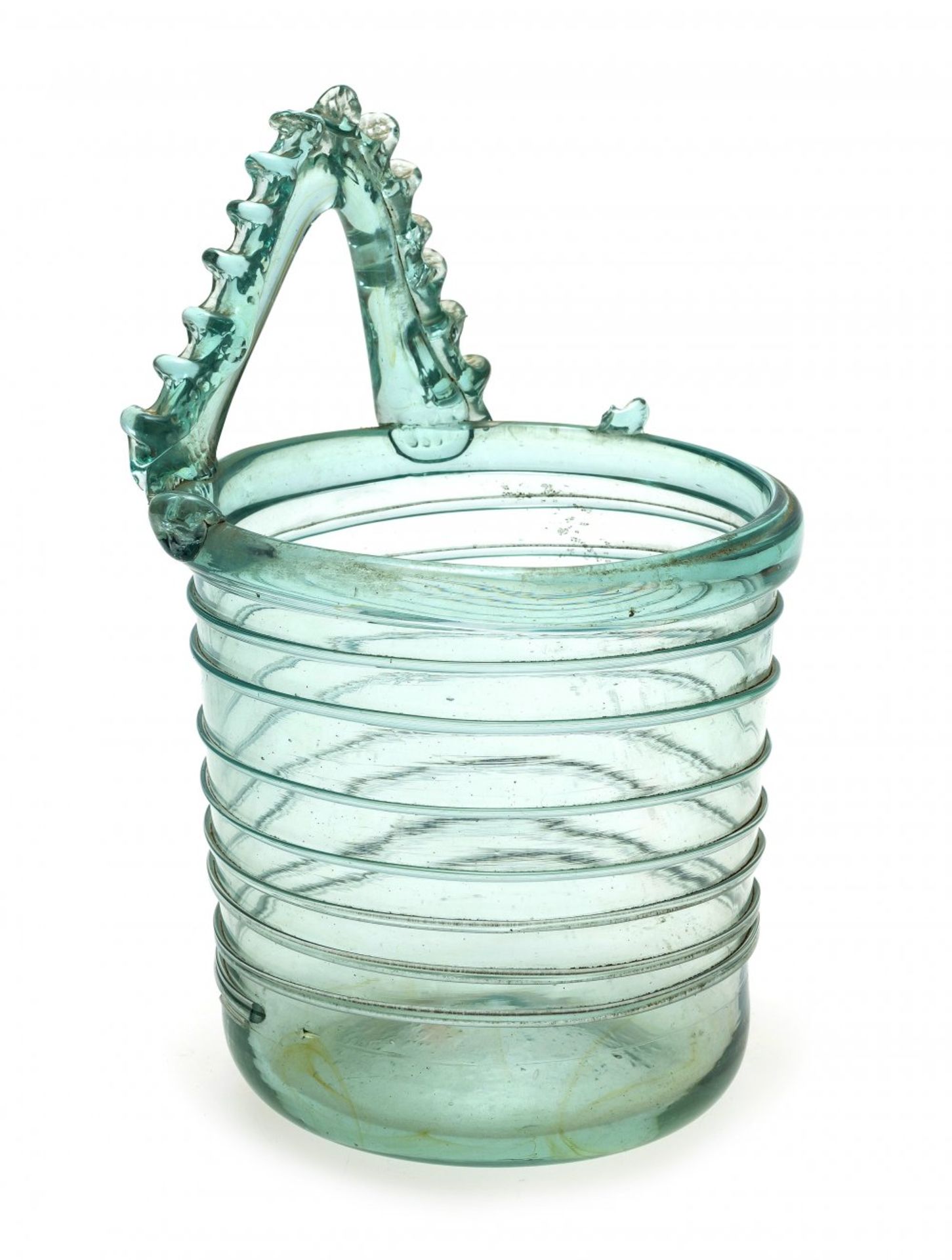 HenkelkorbDeutsch, 19. Jh. Hellgrünes Glas. Wandung mit Rillendekor, aufgeschmolzener Henkel mit