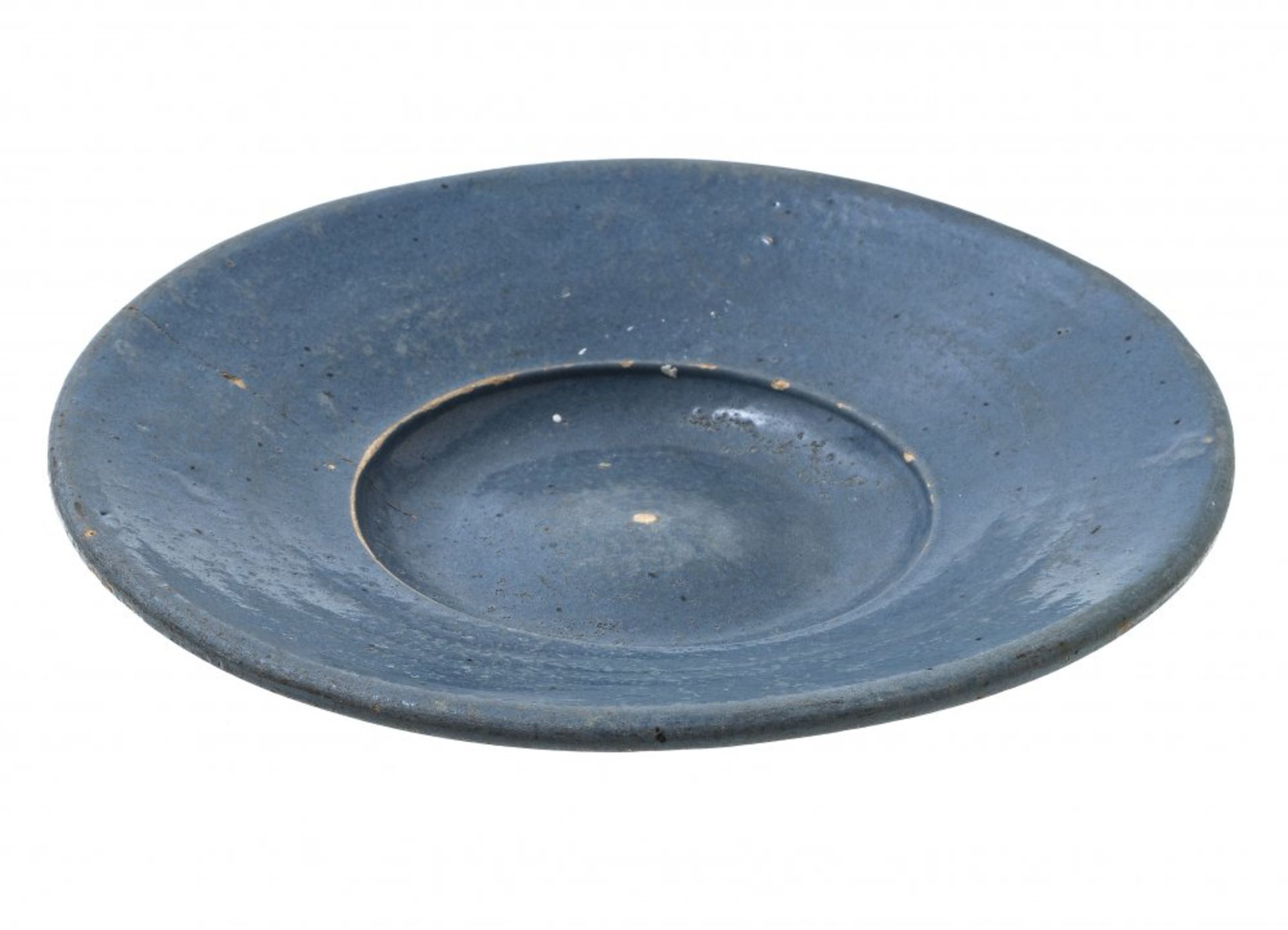 PlatteKröning, 19. Jh. Irdenware, hellblau glasiert. Riss, best., rest. ø35,5 cm.plateKröning,