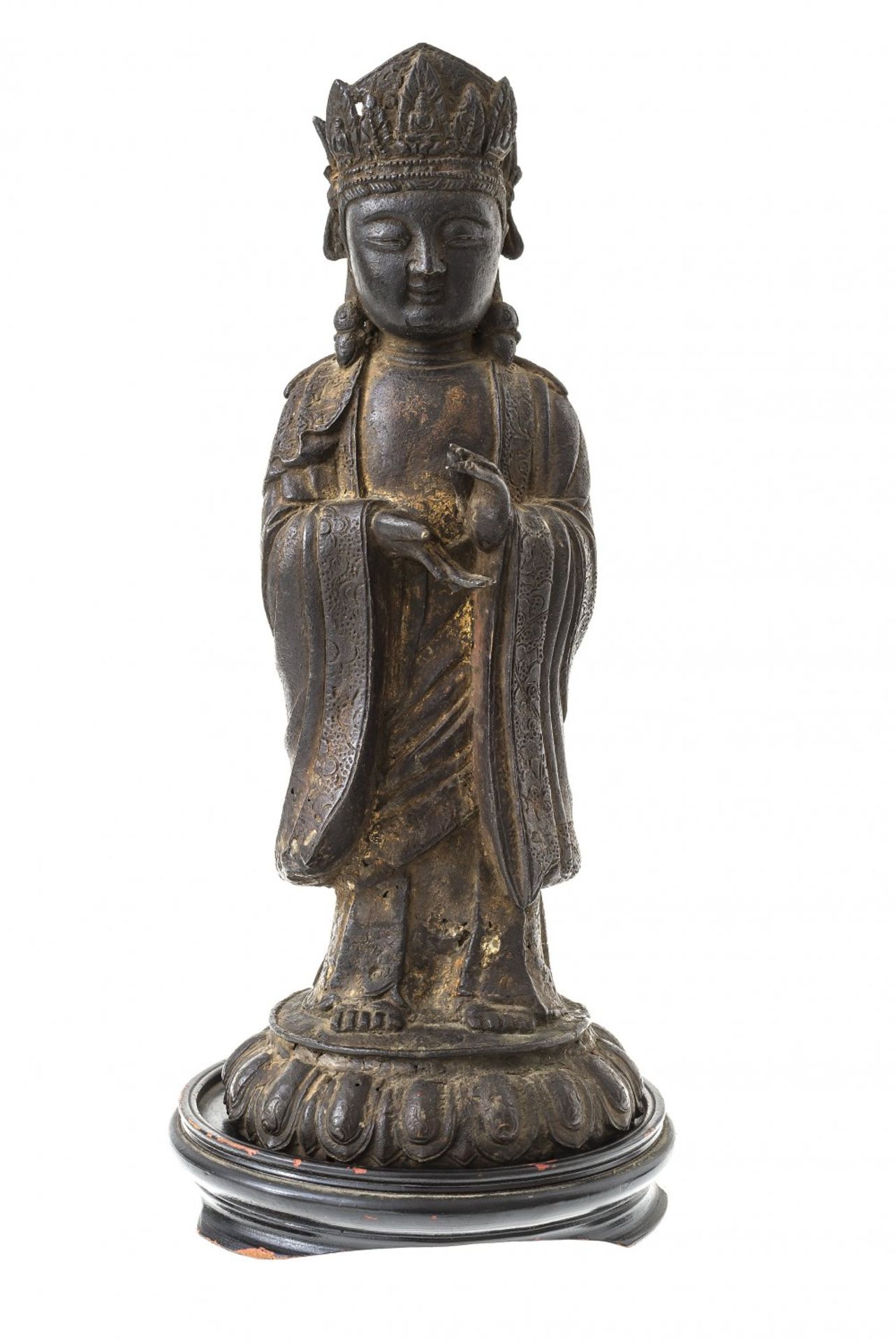 BodhisattvaChina, 18./19. Jh. Stehend mit angewinkelten Armen. Sockel offen. Alterungsspuren, besch.