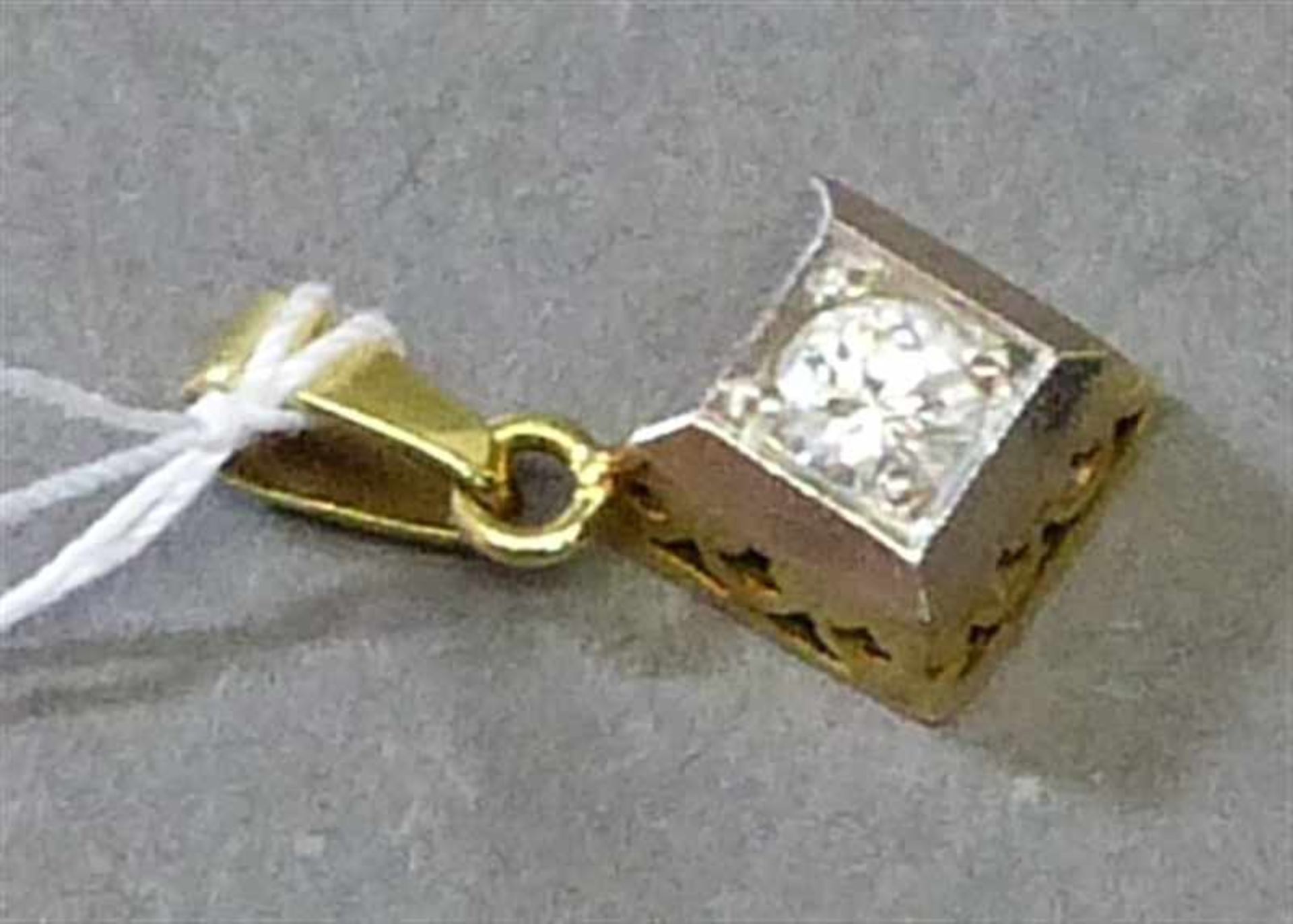 Anhänger14 kt. Gelbgold, 1 Brillant ca 0,15 ct, wesselton, ca 1,5g, h 1,5 cm,