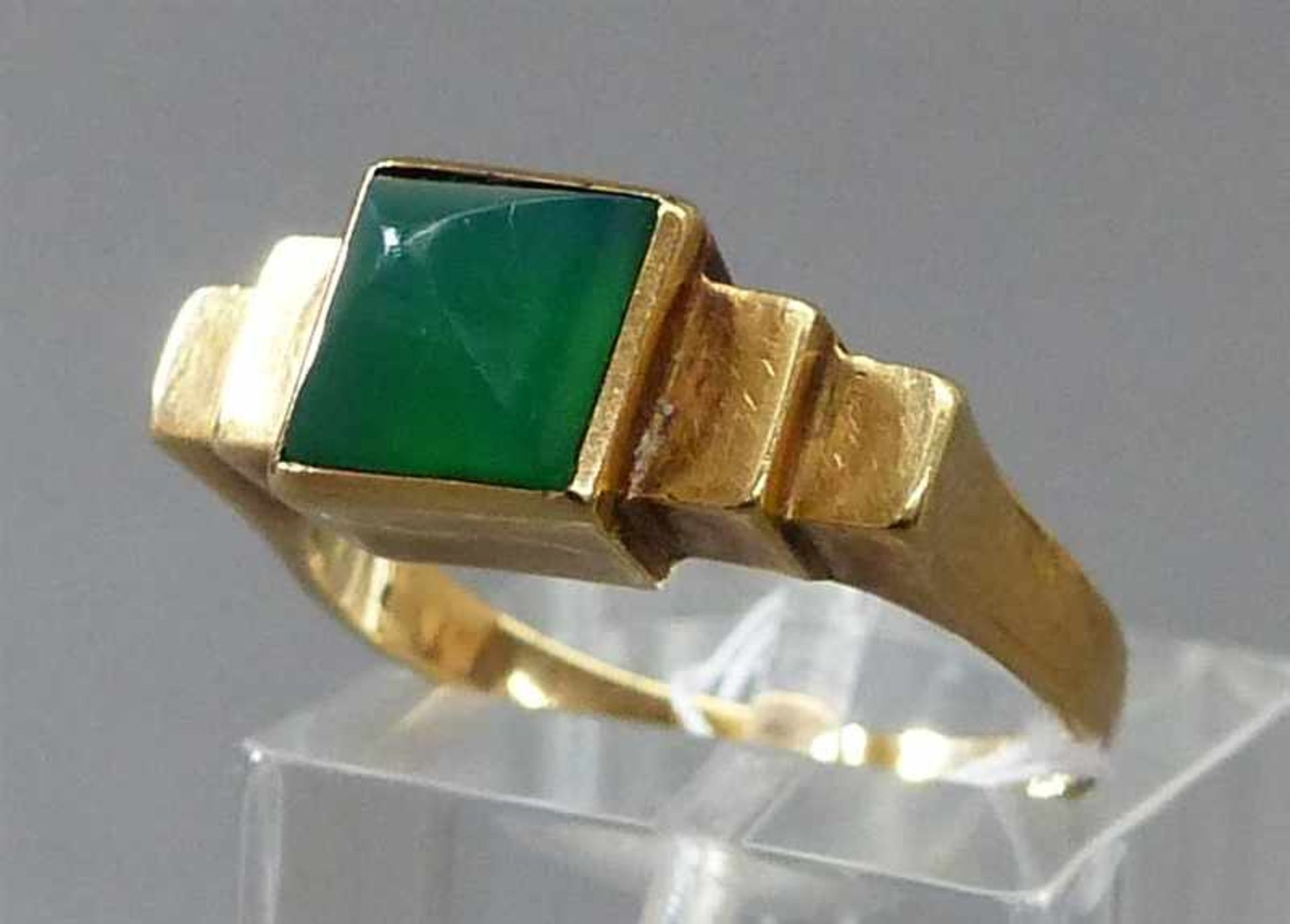 Damenring14 kt. Gelbgold, 1 Chrisopras, Art-Deco, ca 4g, RM 56,