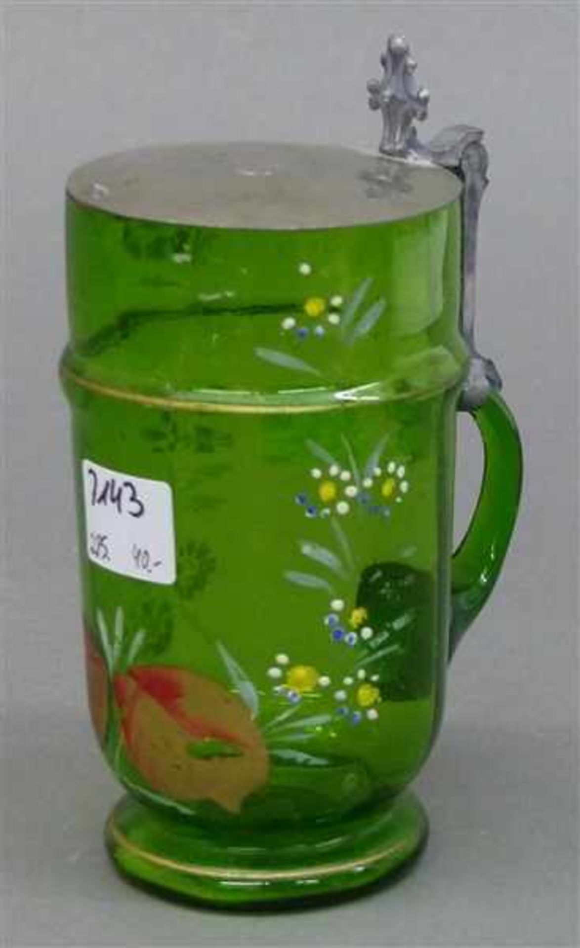 Glaskruggrün, floraler Dekor, wohl England, um 1900, Metalldeckel, h 12,5 cm,