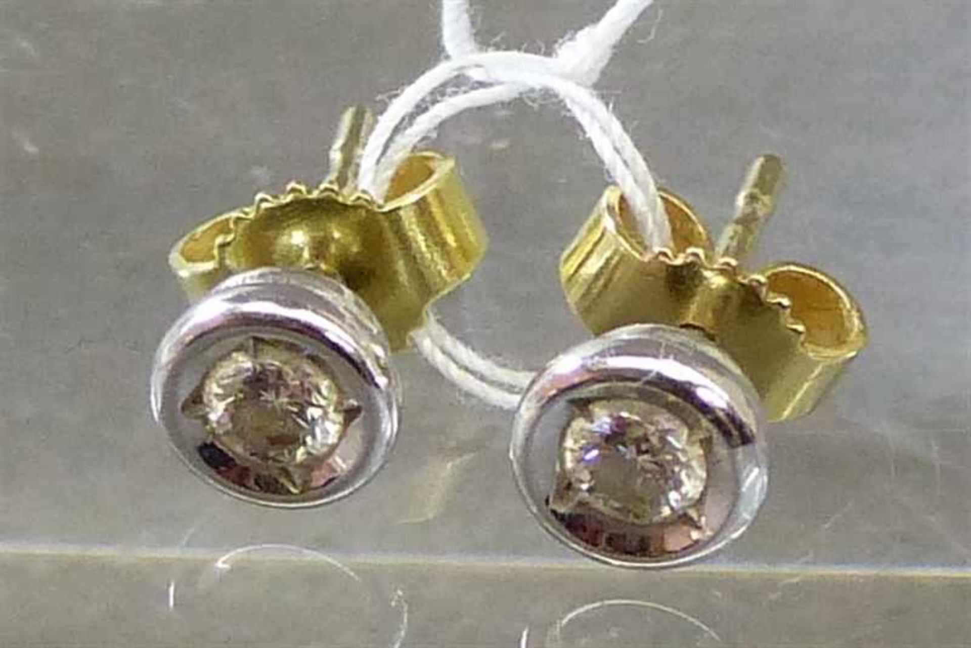 Paar Ohrstecker14 kt. Gelb- und Weißgold, 2 Brillanten zusammen ca 0,25 ct, wesselton, lupenrein,