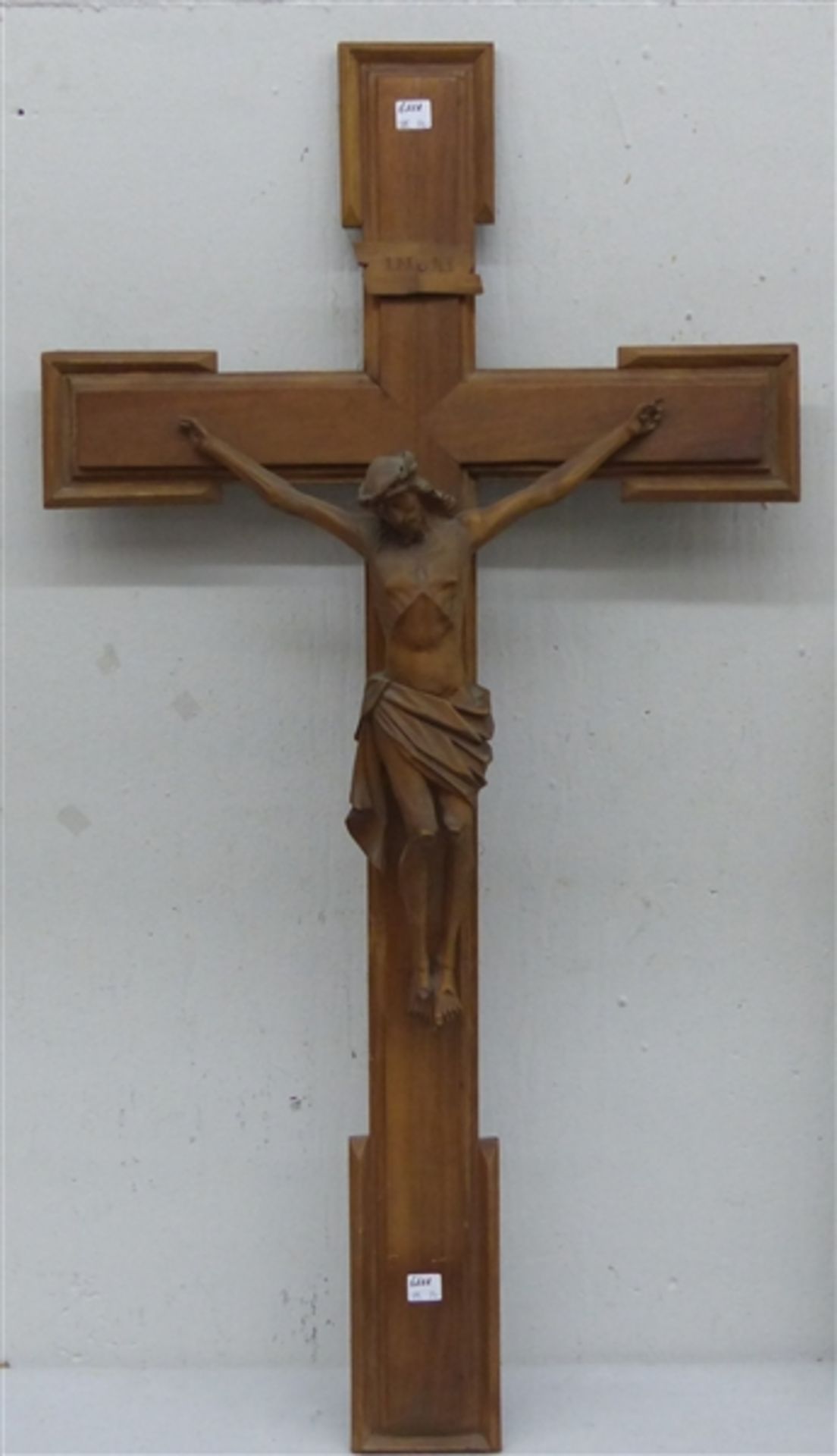 Kreuzmit Christusskulptur, Holz, geschnitzt, 20. Jh., natur, Korpushöhe 40 cm, Gesamthöhe 98 cm,