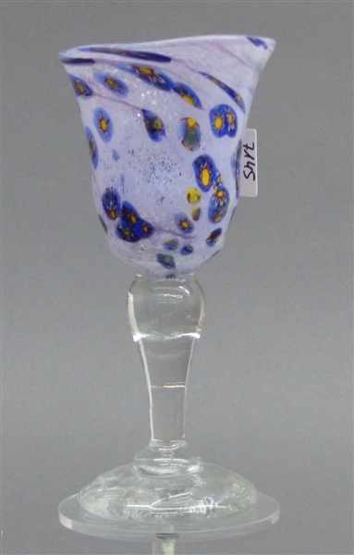 Glasbecherfarbloser Fuß, Kuppa mit bunten Glaseinschmelzungen, signiert, datiert 4.6.1981, h 20,5