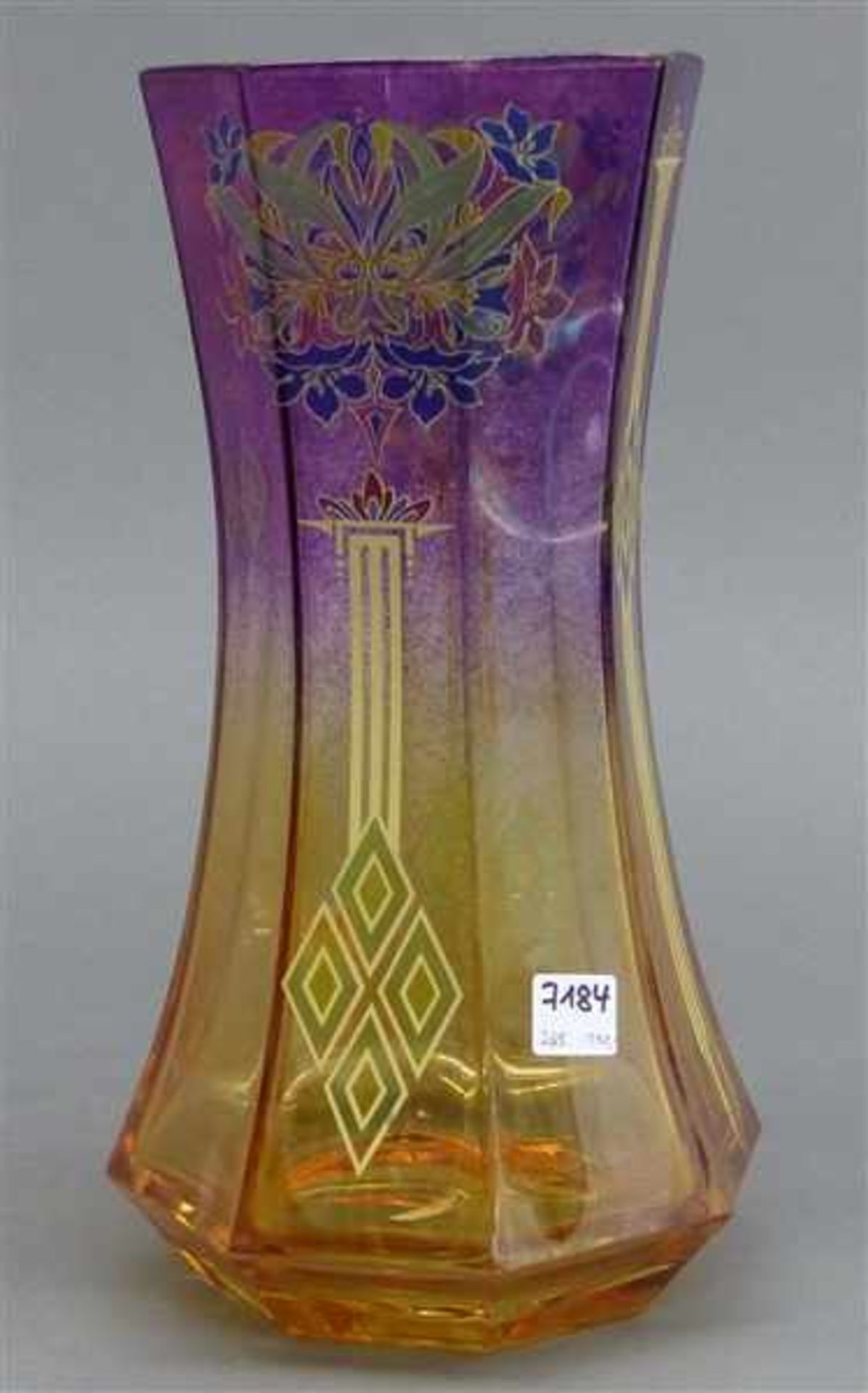 GlasvaseJugendstil, gelb-lila im Verlauf, florale und goldene Bemalung, h 30 cm, wohl Moser