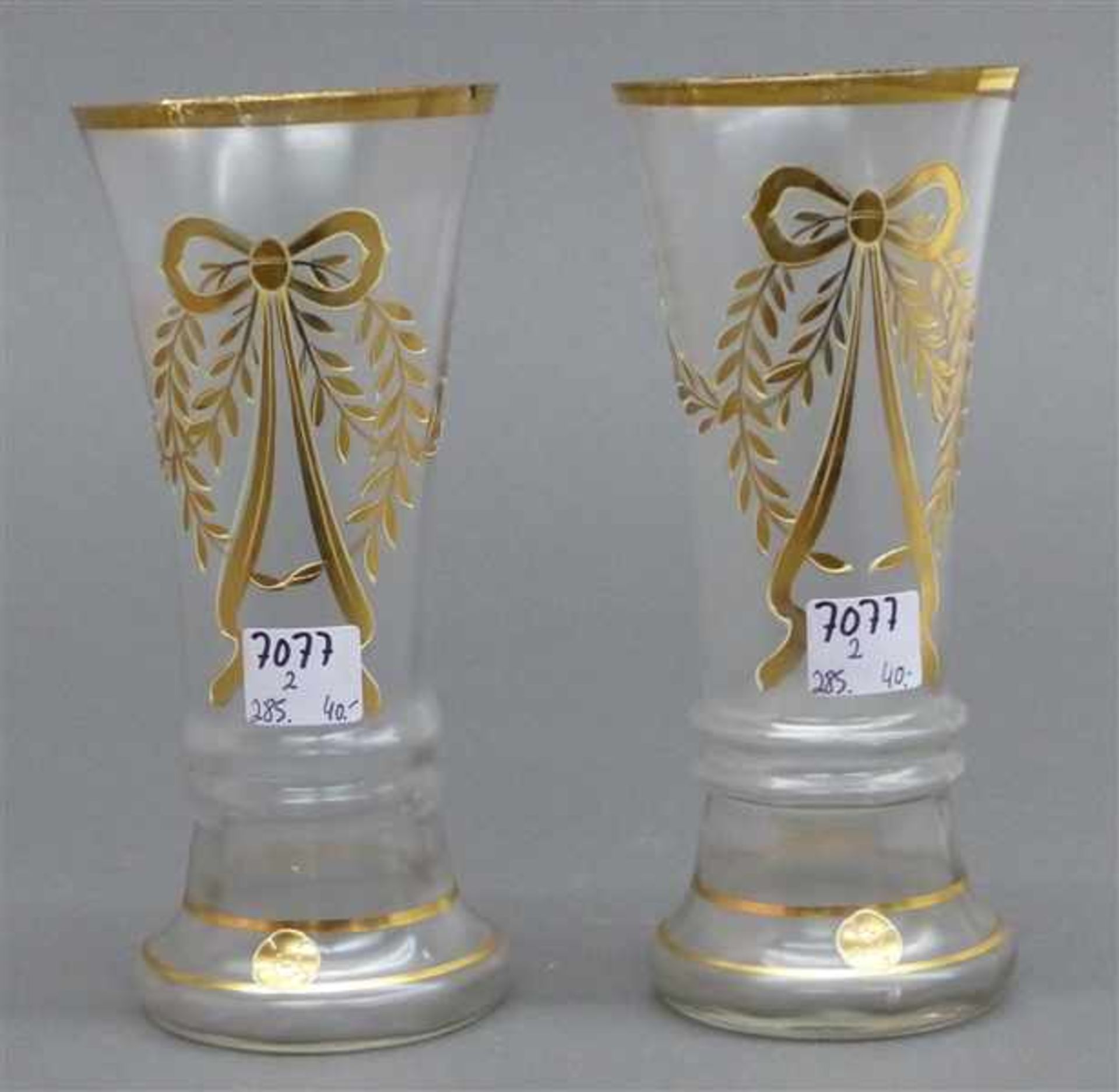 Paar Glasbecherweiß, aufwendige Goldbemalung, um 1940, Randchip, h 18 cm,