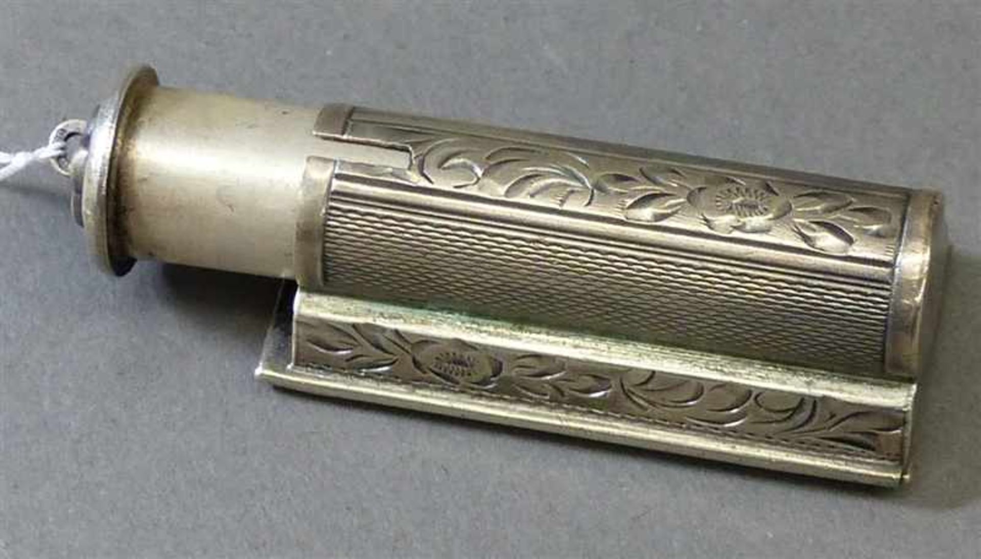 Lippenstifthalterung, um 1900mit Spiegel, 800er Silber, graviert, ca 28g, l 5 cm,
