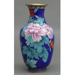 CloisonnevaseChina, Blumen und Vogeldekor, 2 kleine Abschläge, 20. Jh., h 23,5 cm,